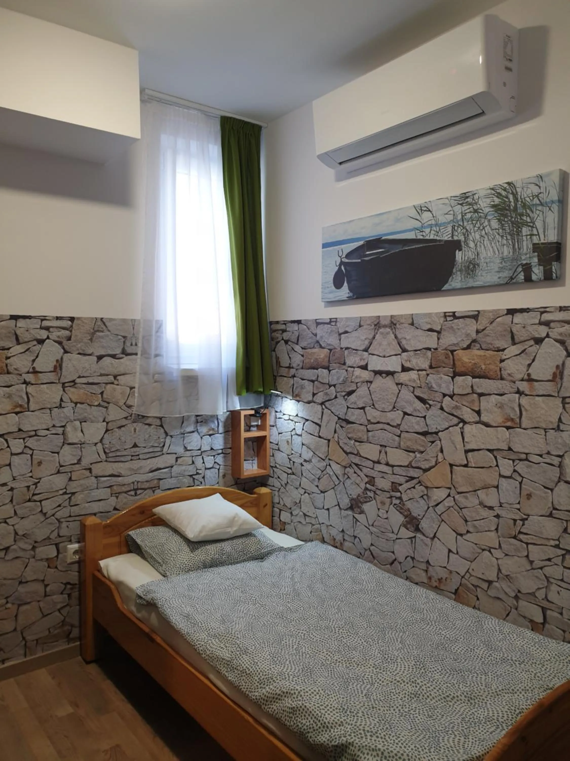 Bed in Kid Família Panzió Balatonszárszó