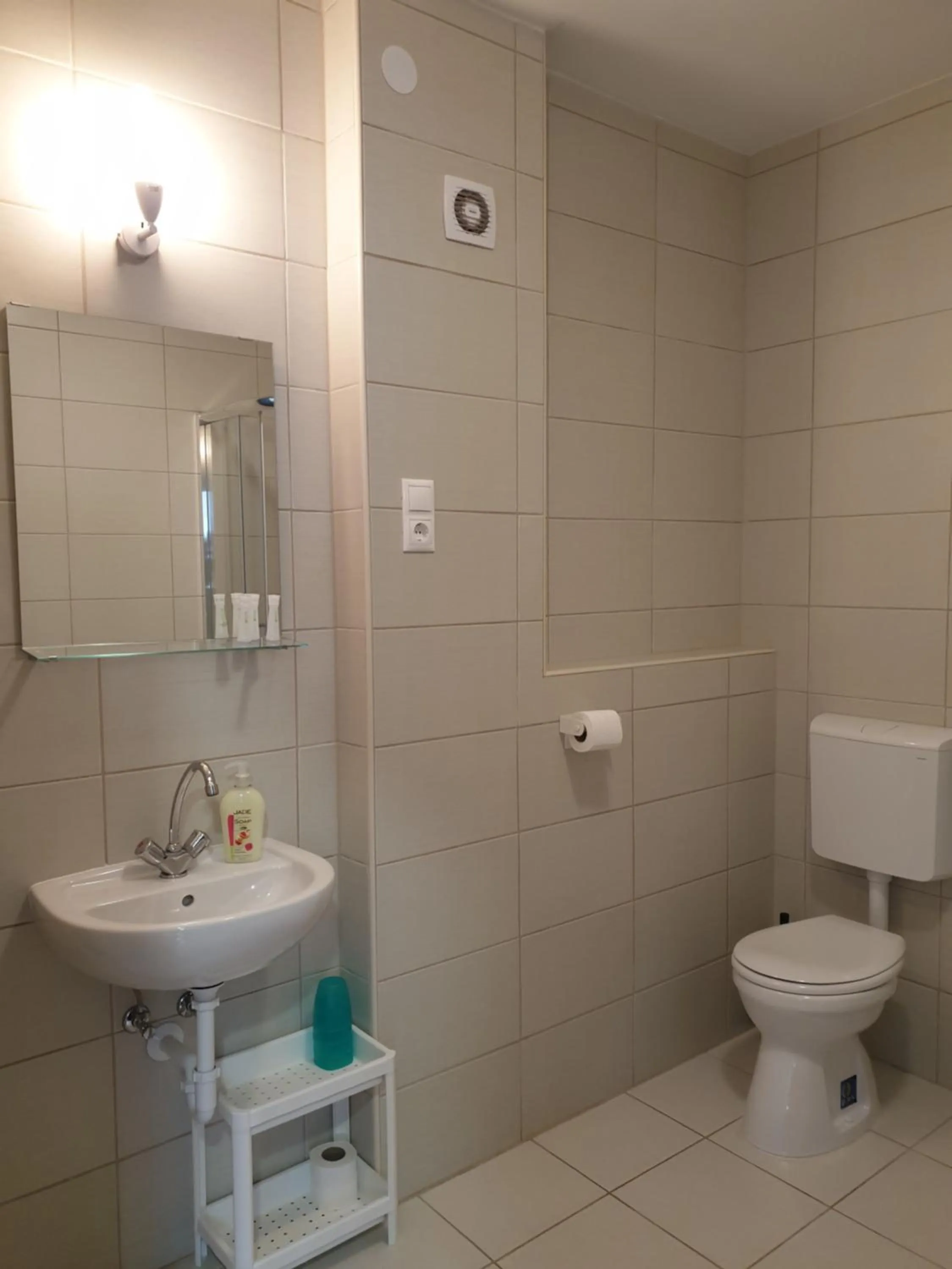 Bathroom in Kid Família Panzió Balatonszárszó