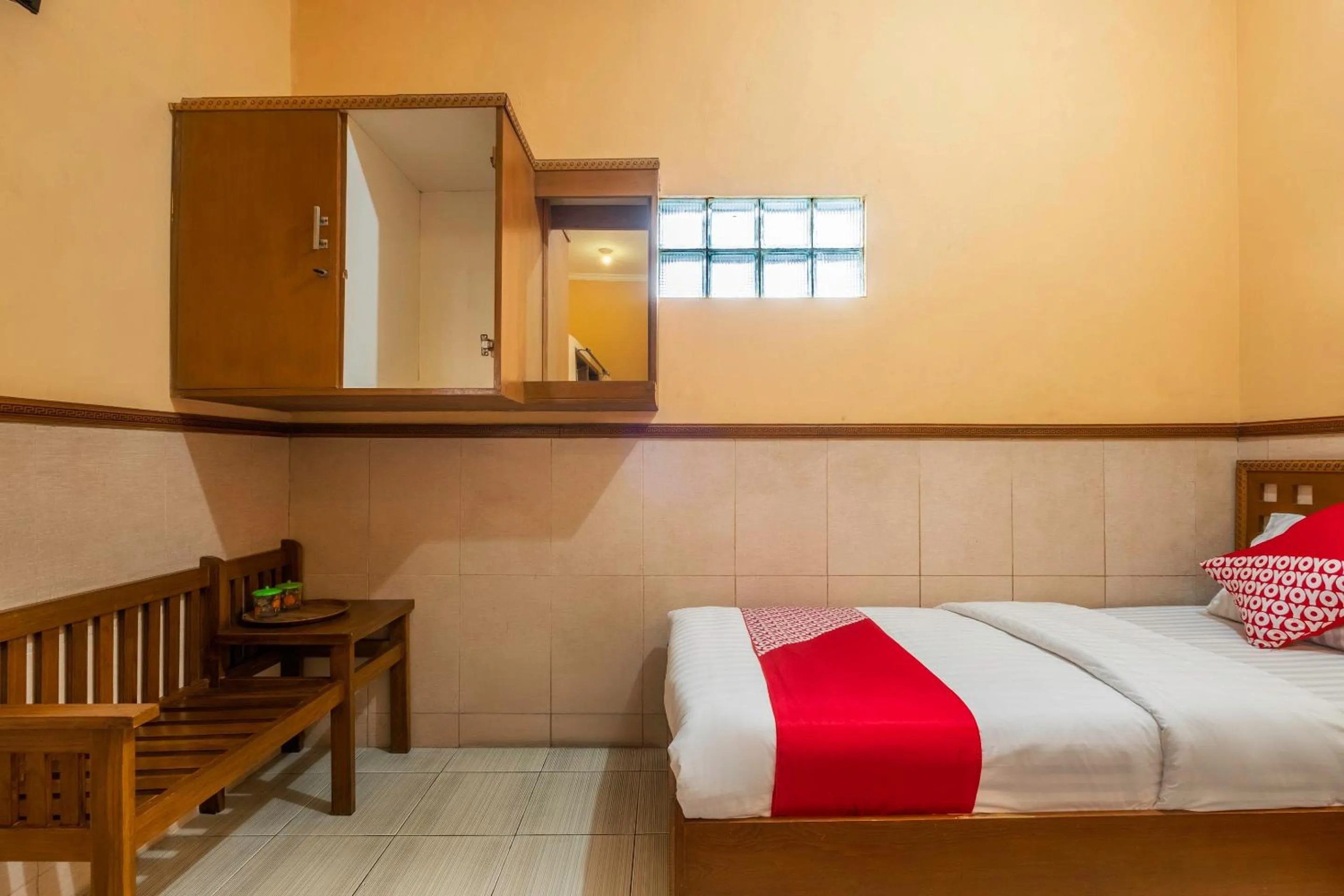 Bedroom, Bed in Collection O Kebon Jeruk Near Taman Balai Kota