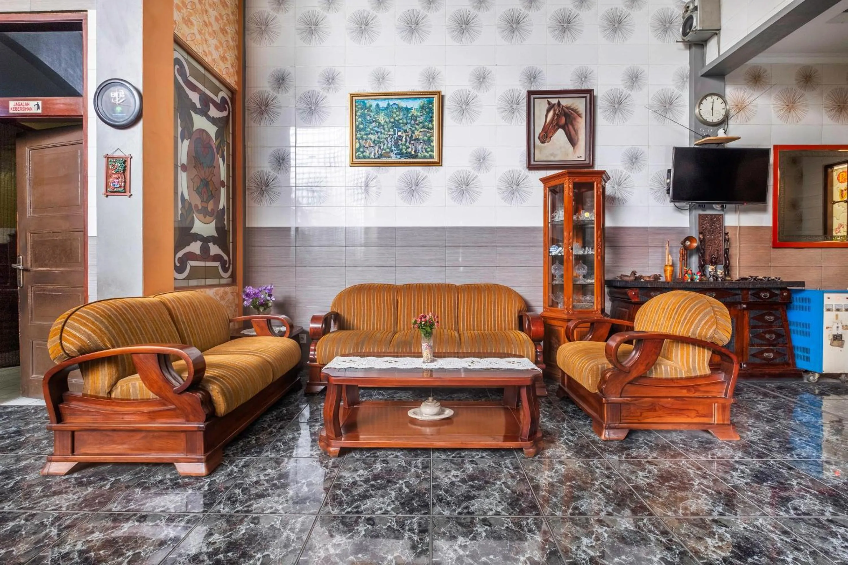 Lobby or reception in Collection O Kebon Jeruk Near Taman Balai Kota