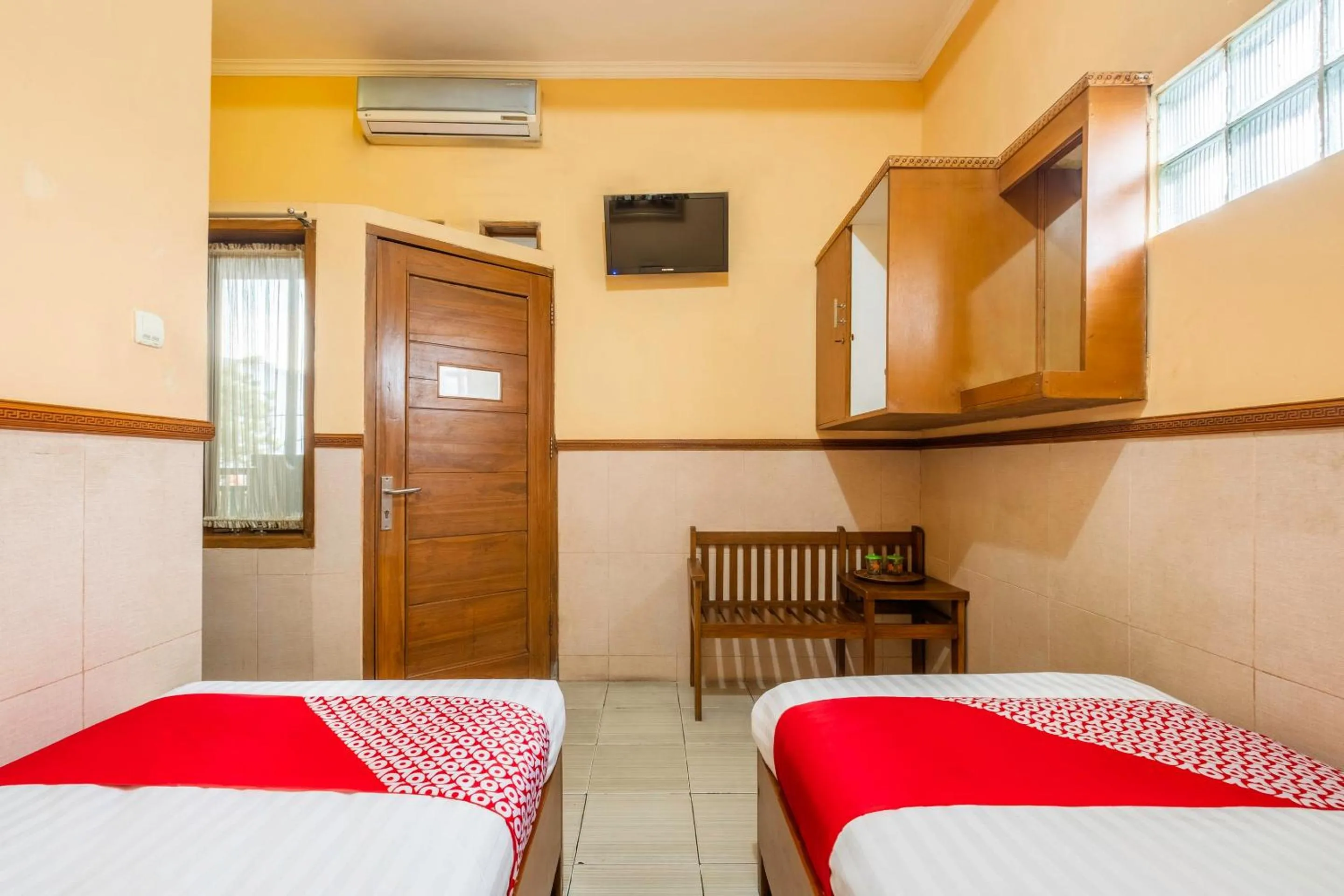 Bedroom, Bed in Collection O Kebon Jeruk Near Taman Balai Kota