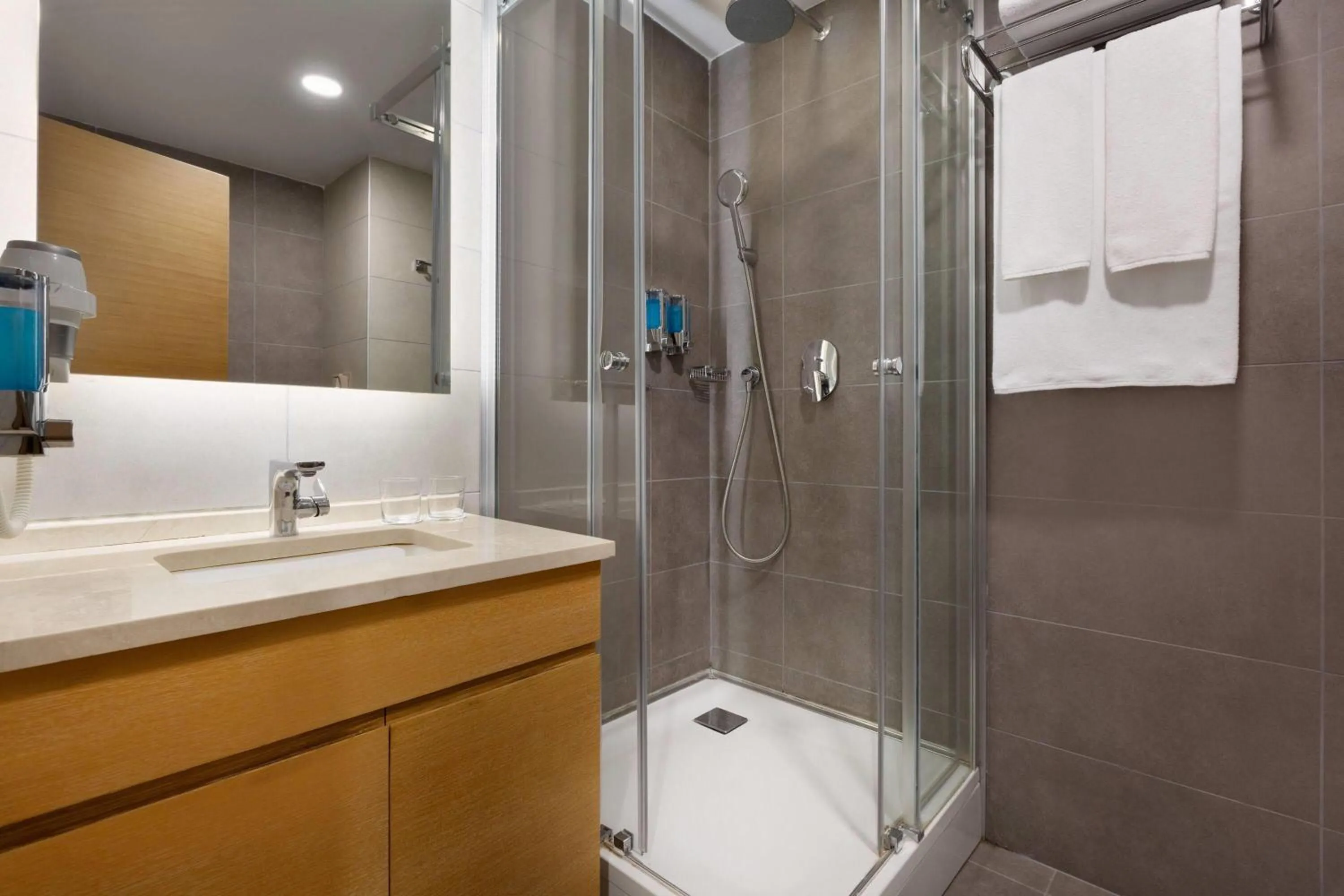 Bathroom in La Quinta by Wyndham Istanbul Gunesli