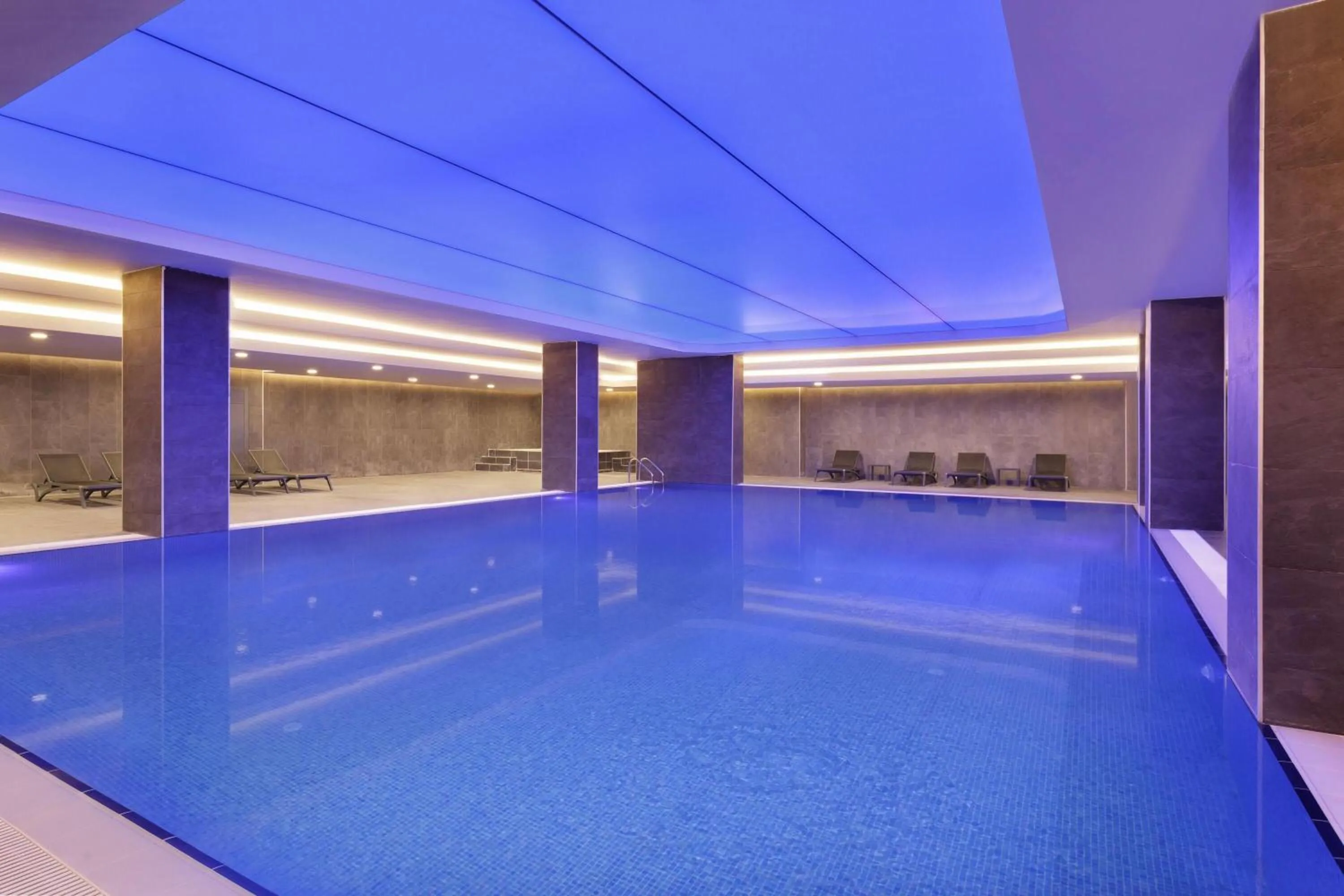 Swimming pool in La Quinta by Wyndham Istanbul Gunesli