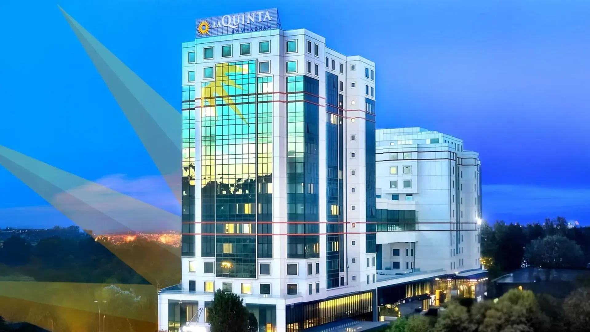 Property building in La Quinta by Wyndham Istanbul Gunesli Property building in La Quinta by Wyndham Istanbul Gunesli