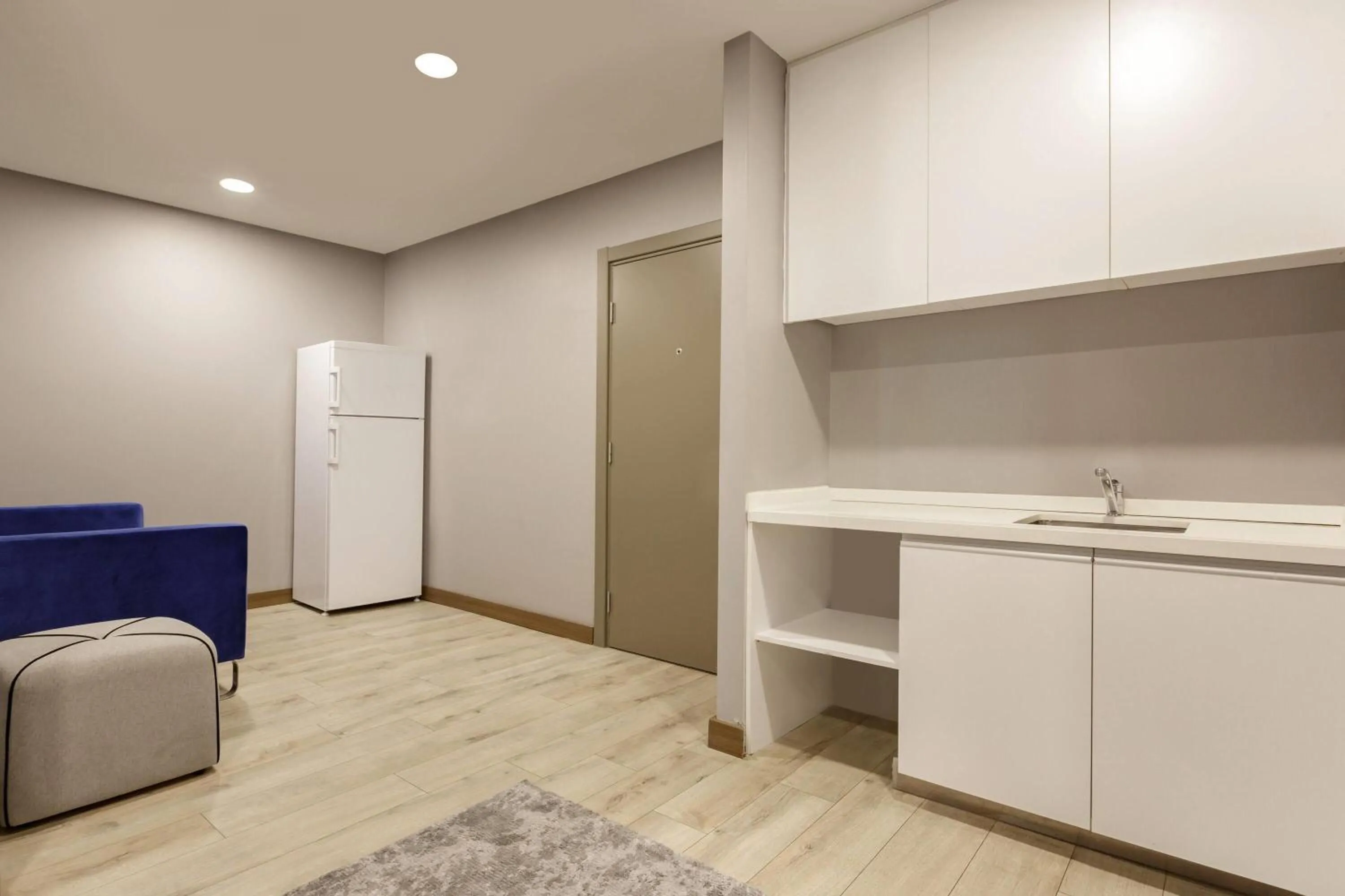 Photo of the whole room in La Quinta by Wyndham Istanbul Gunesli