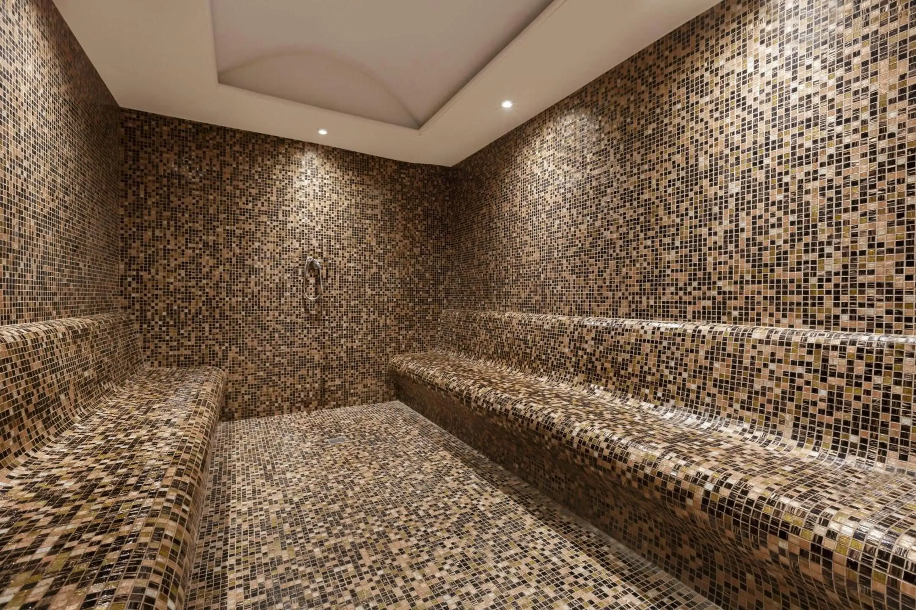 Spa and wellness centre/facilities in La Quinta by Wyndham Istanbul Gunesli Spa and wellness centre/facilities in La Quinta by Wyndham Istanbul Gunesli