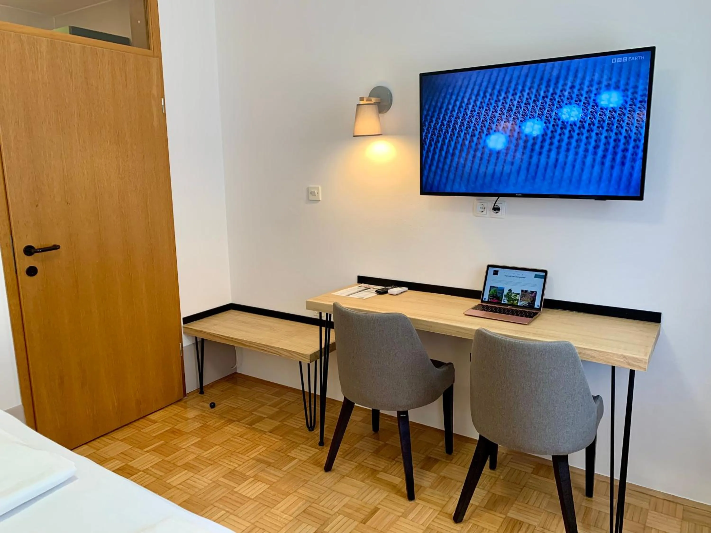 TV and multimedia, Bed in Hotel Maj Inn