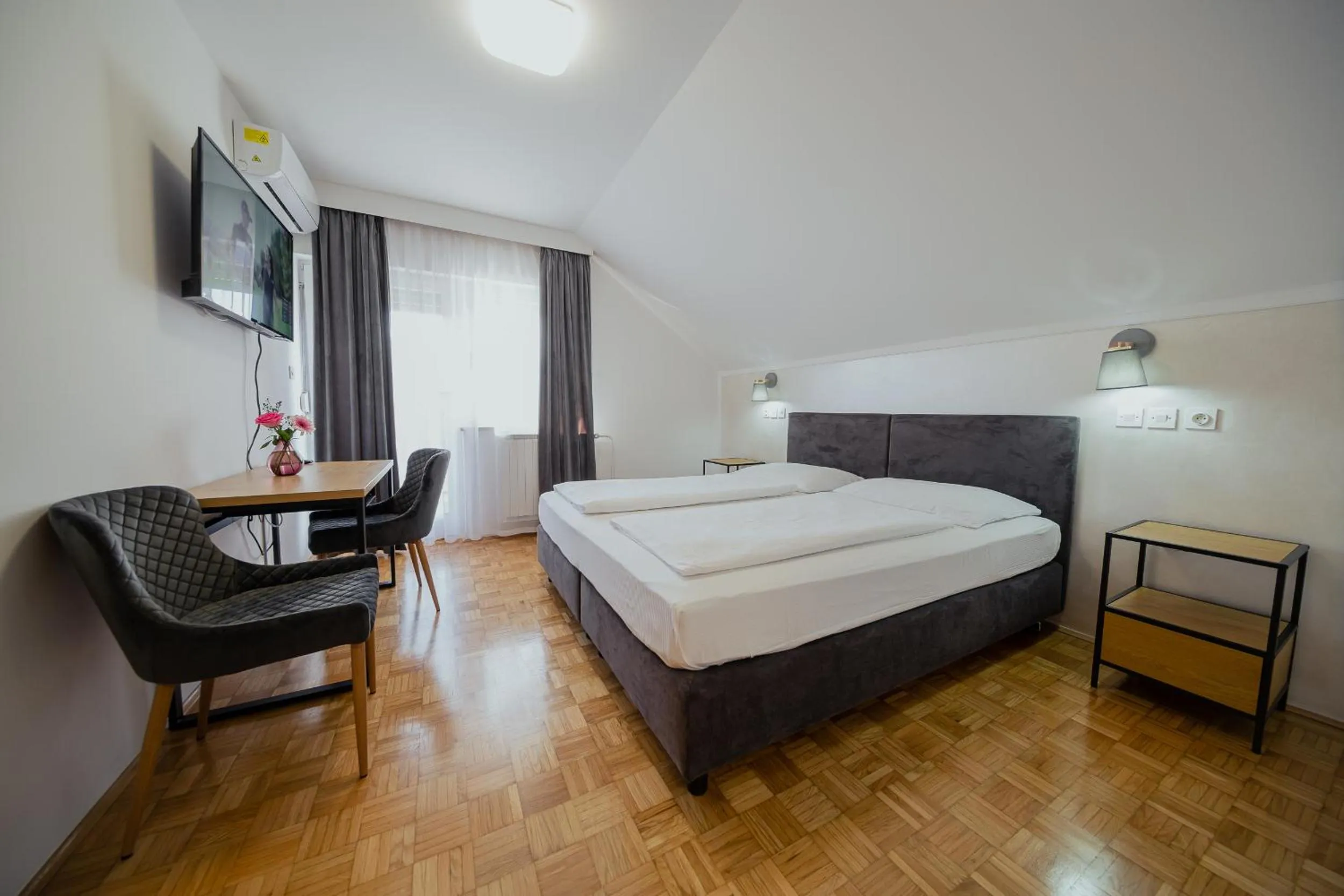 Bed in Hotel Maj Inn