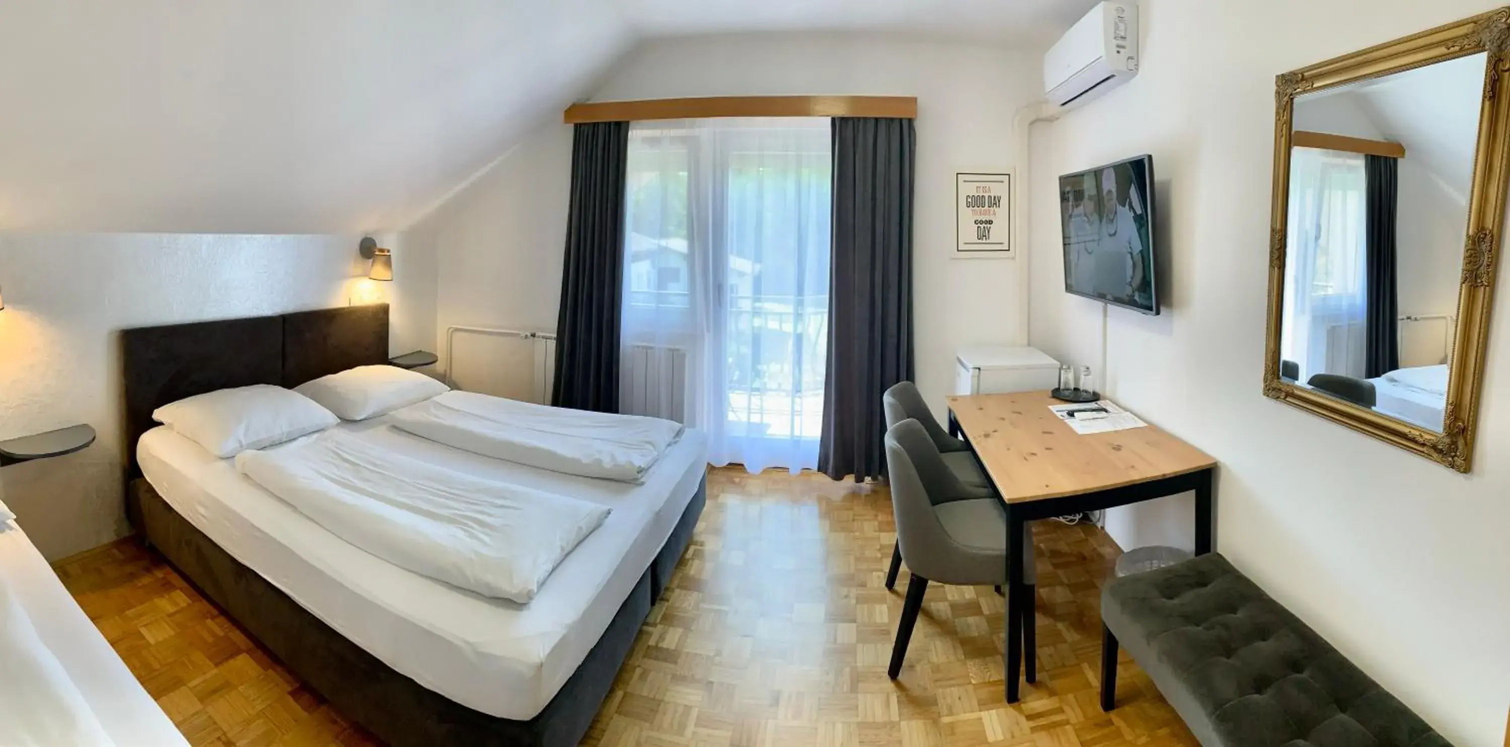 Quadruple Room with Balcony in Hotel Maj Inn Quadruple Room with Balcony in Hotel Maj Inn