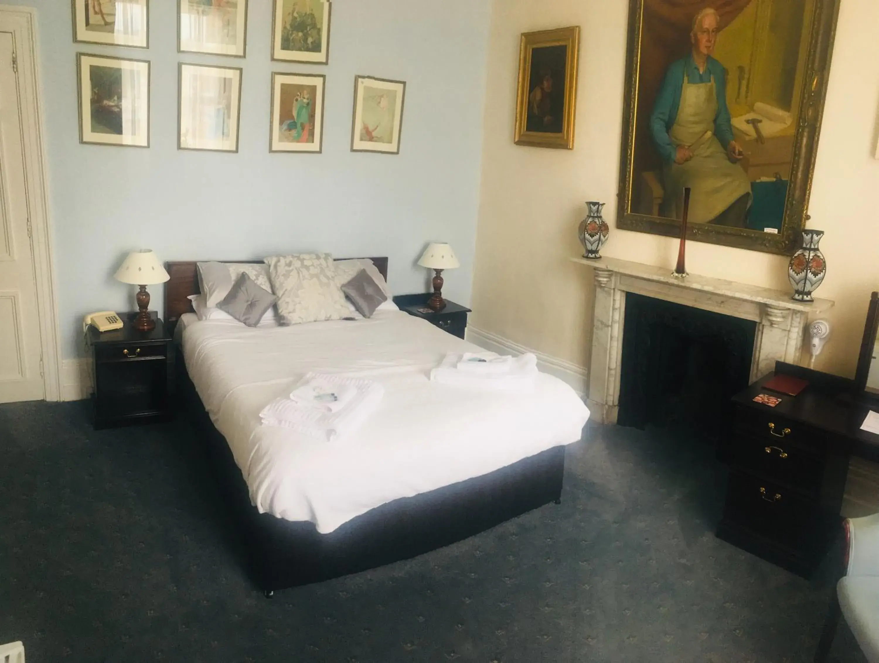 Bed in The White Hart Hotel Bed in The White Hart Hotel