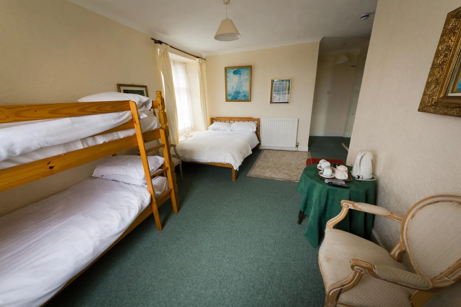 Photo of the whole room, Bed in The White Hart Hotel