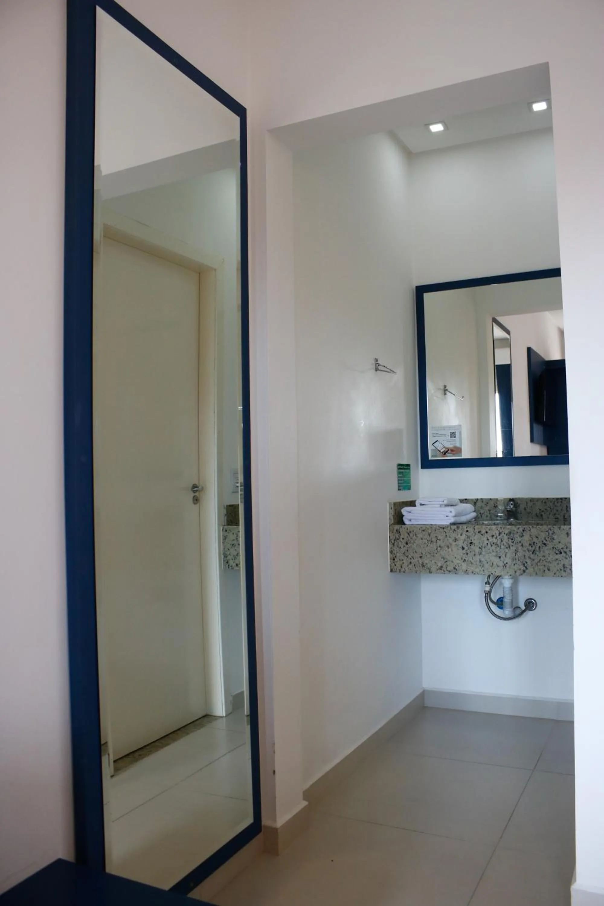 Bathroom in Hotel Açoriano