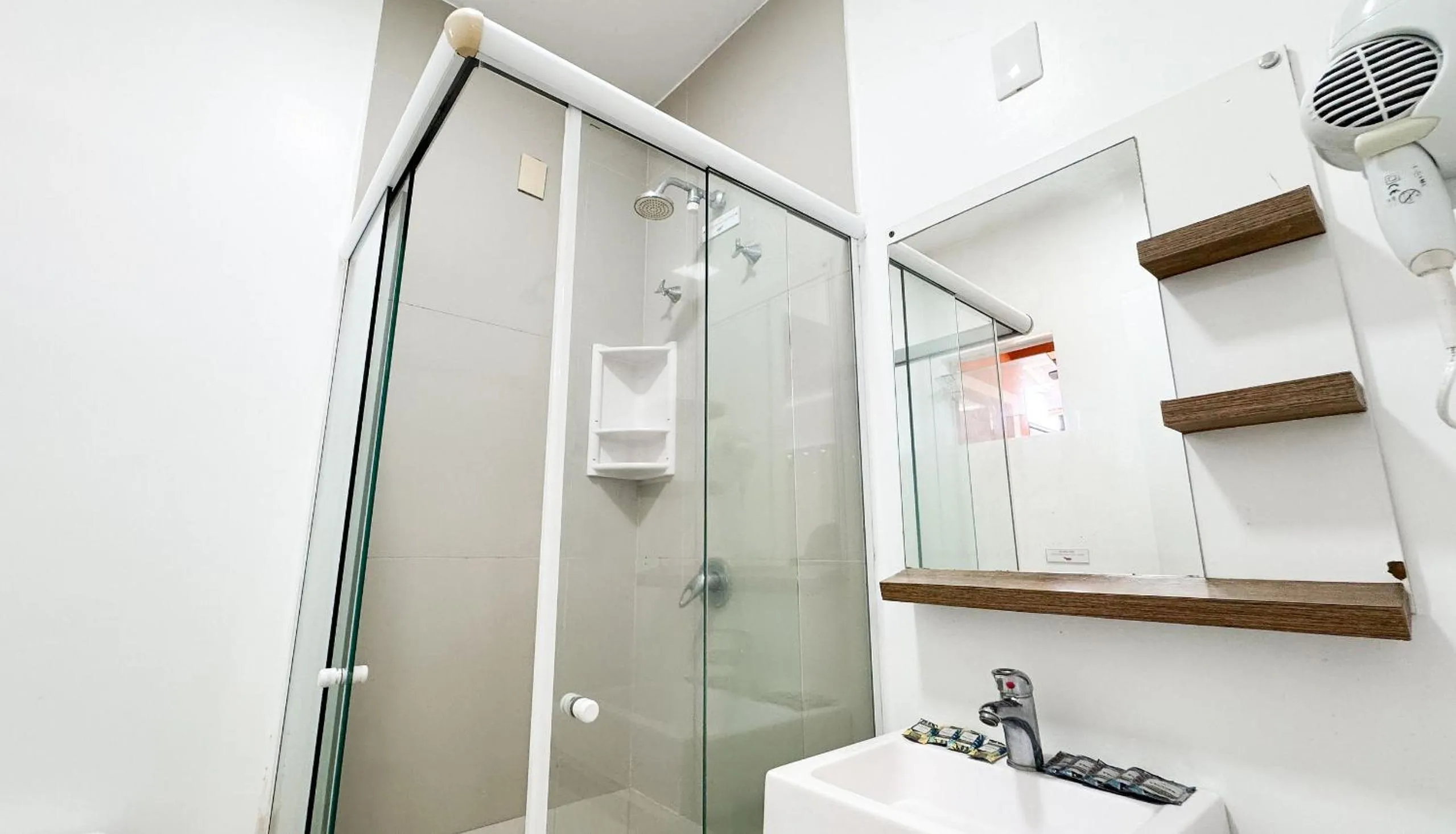 Pousada Bernúncia - Com café da Manhã, próximo a Praia Grande