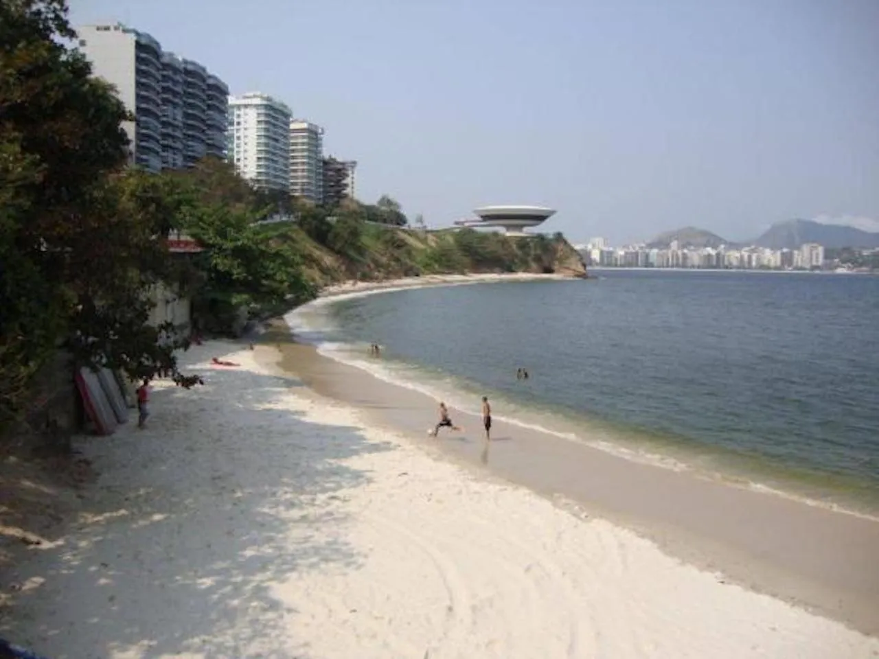 Beach in Brasileranza Hostel