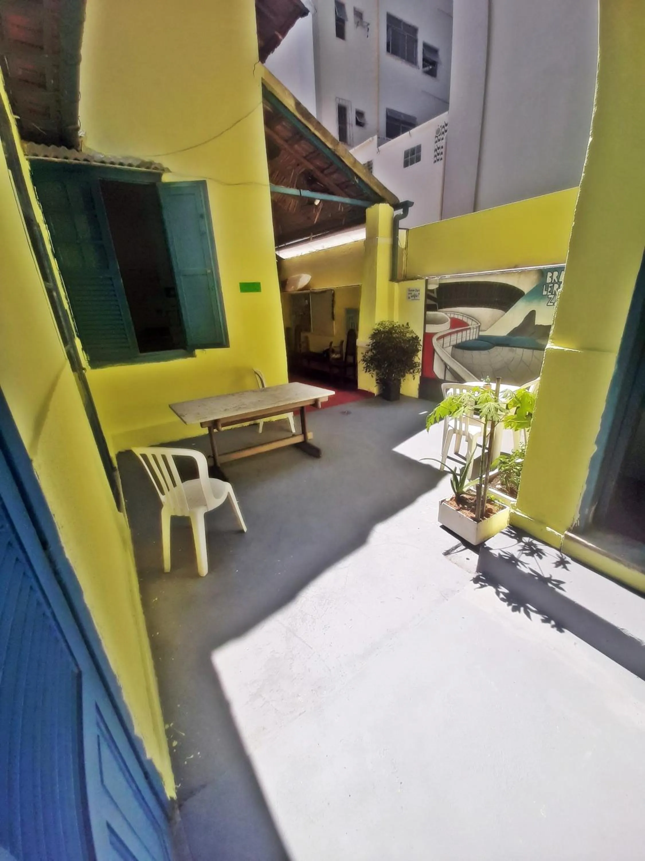 Seating area in Brasileranza Hostel