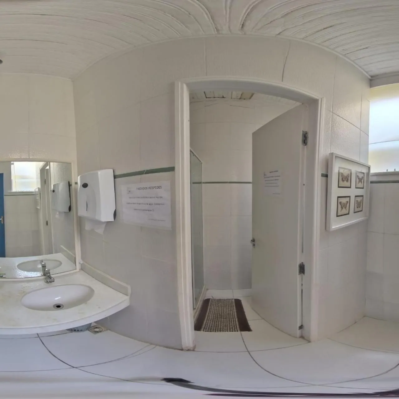 Bathroom in Brasileranza Hostel