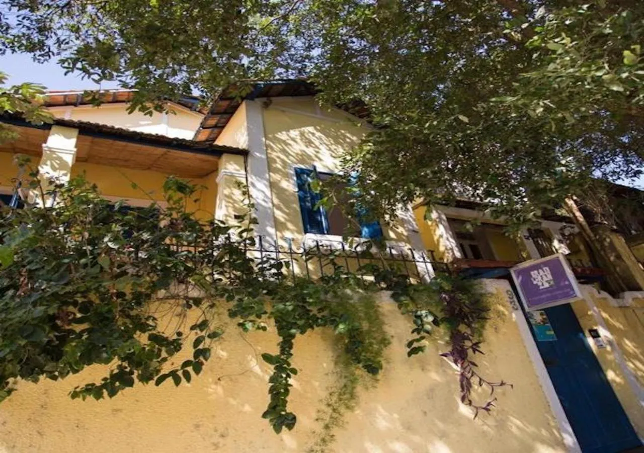 Facade/entrance in Brasileranza Hostel
