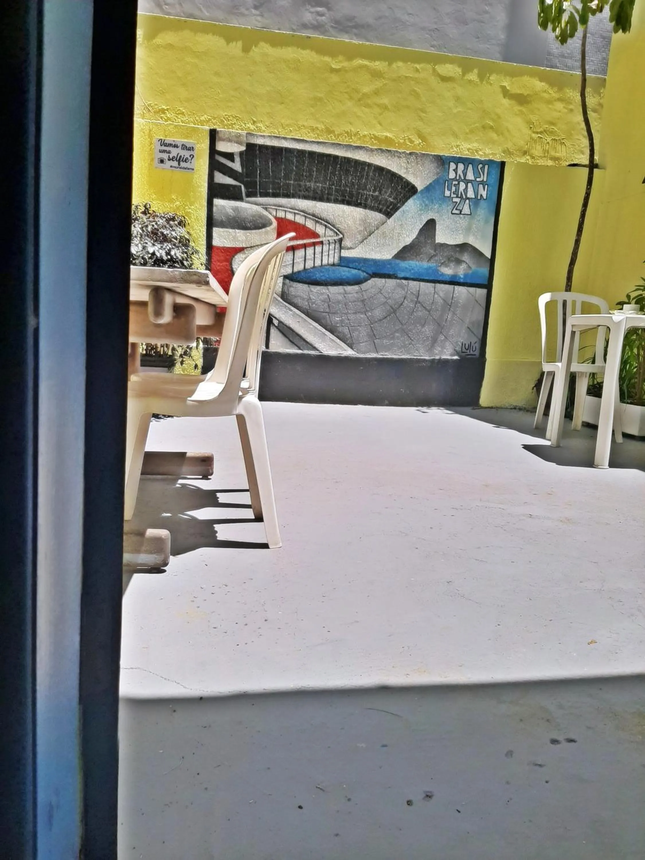 Seating area in Brasileranza Hostel