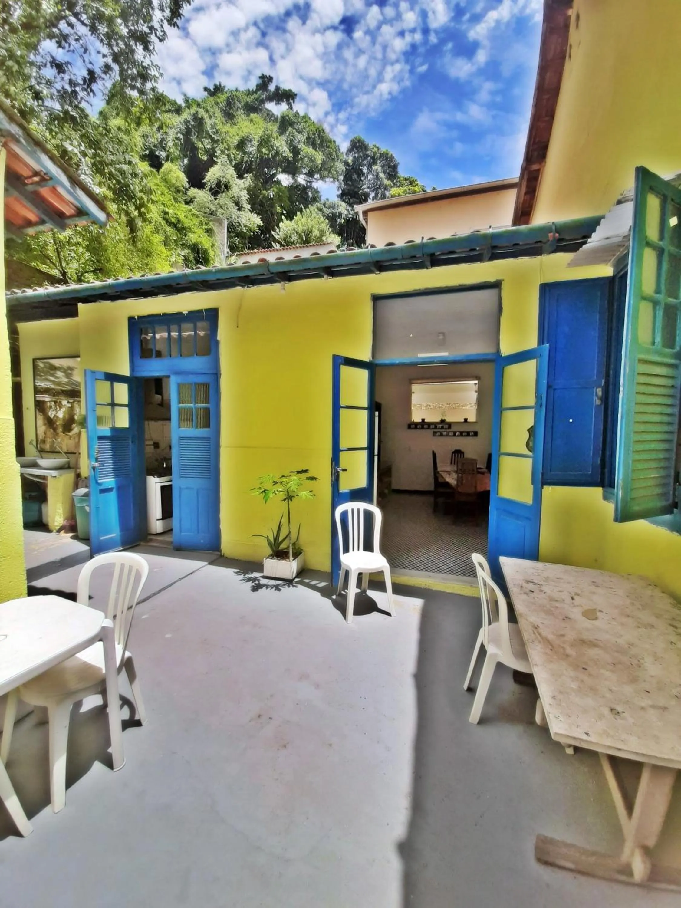 Patio in Brasileranza Hostel