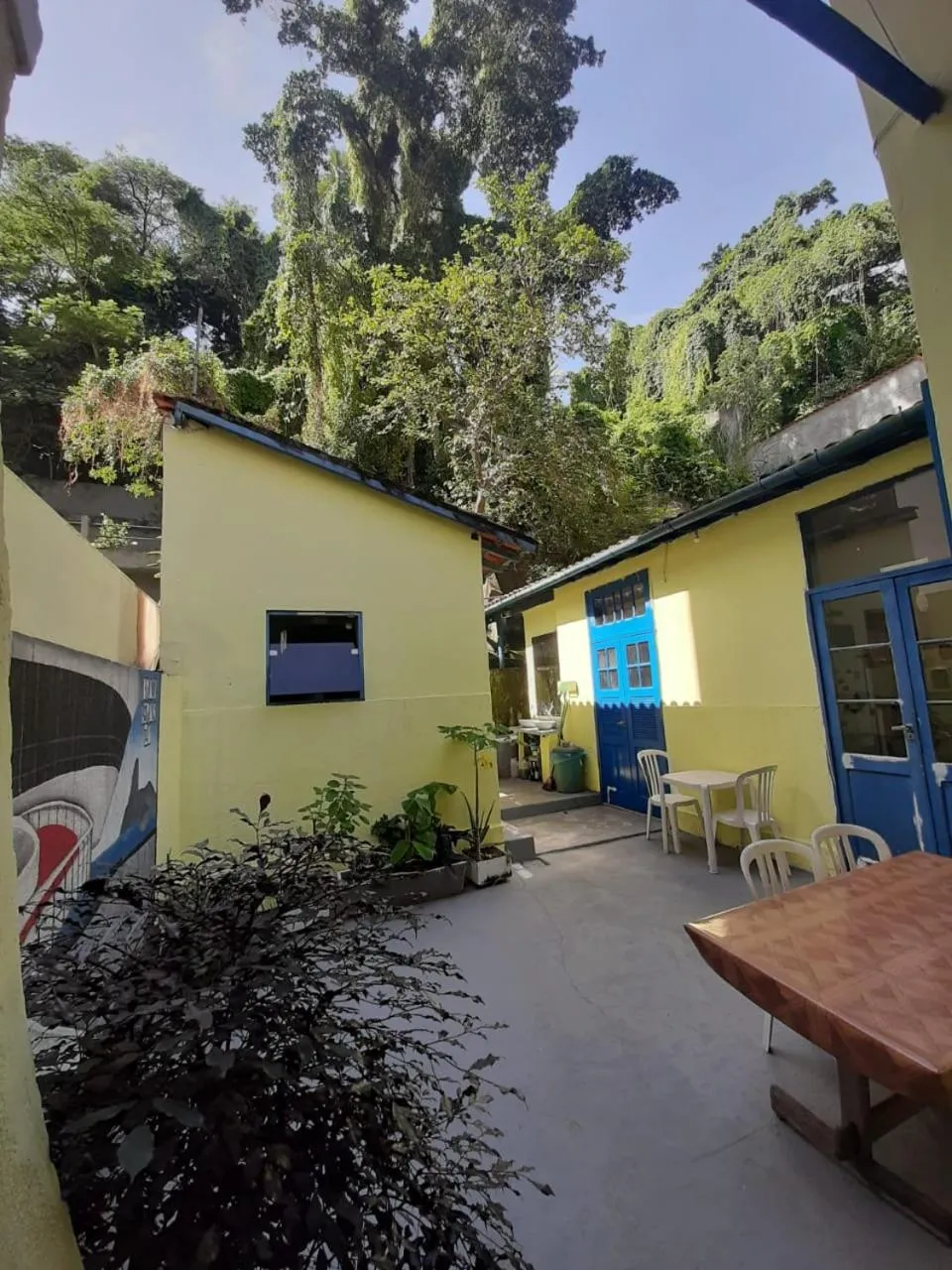 Seating area in Brasileranza Hostel