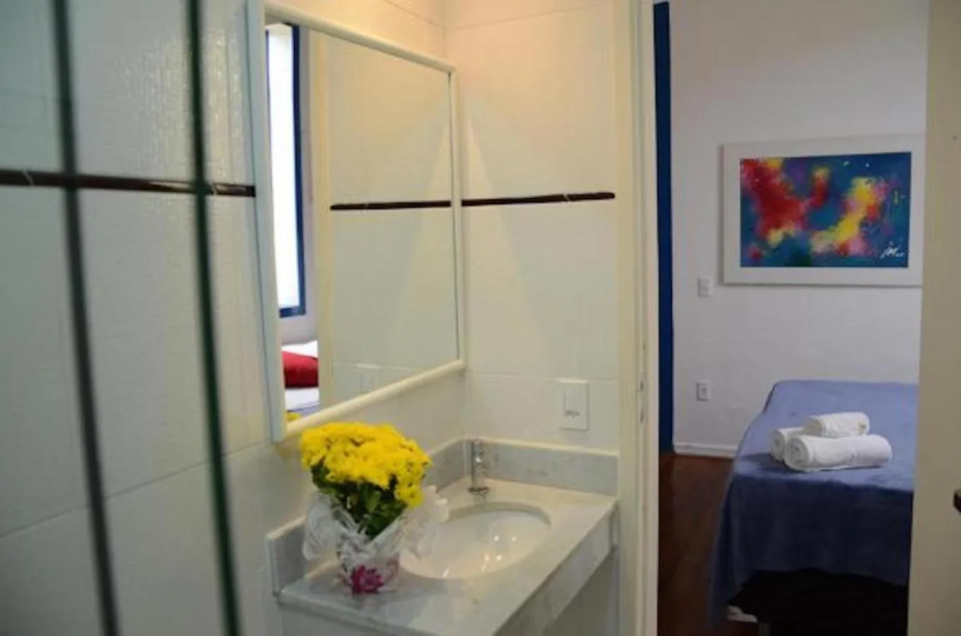 Bathroom, Bed in Brasileranza Hostel