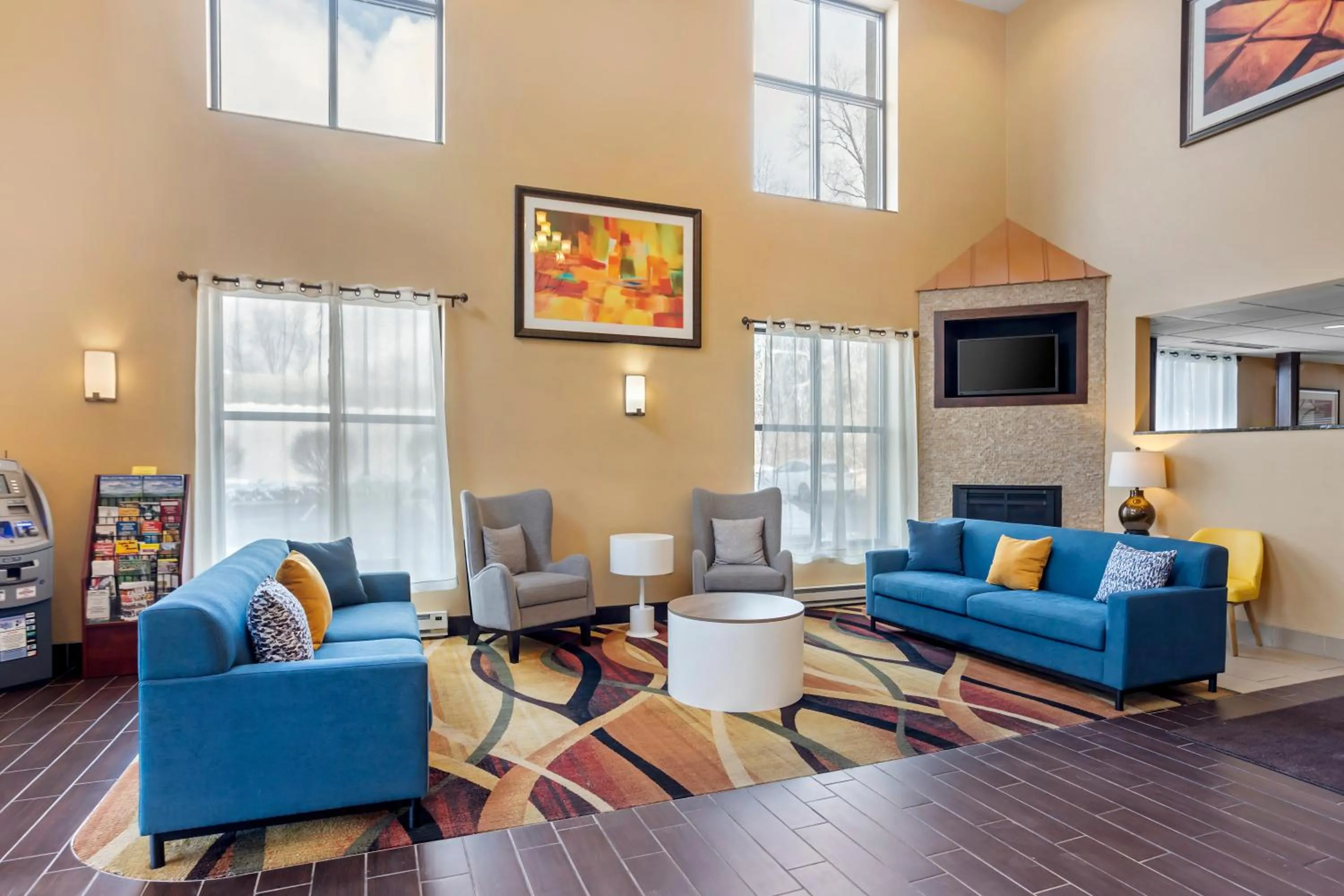 Communal lounge/ TV room in Comfort Inn & Suites Sayre