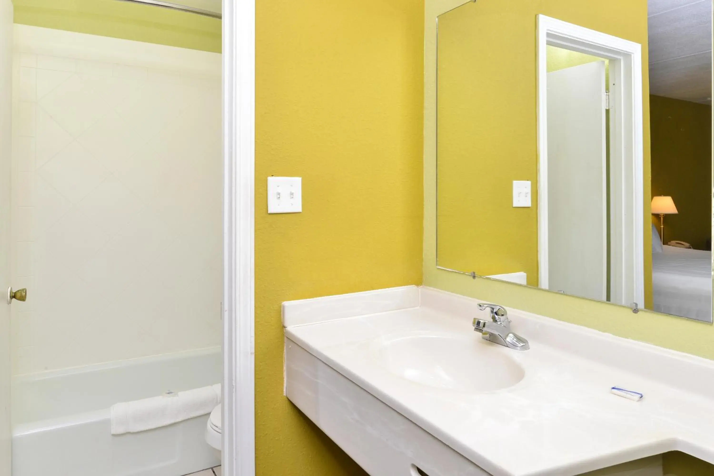 Double Room with Two Double Beds in American Inn Princeton Double Room with Two Double Beds in American Inn Princeton