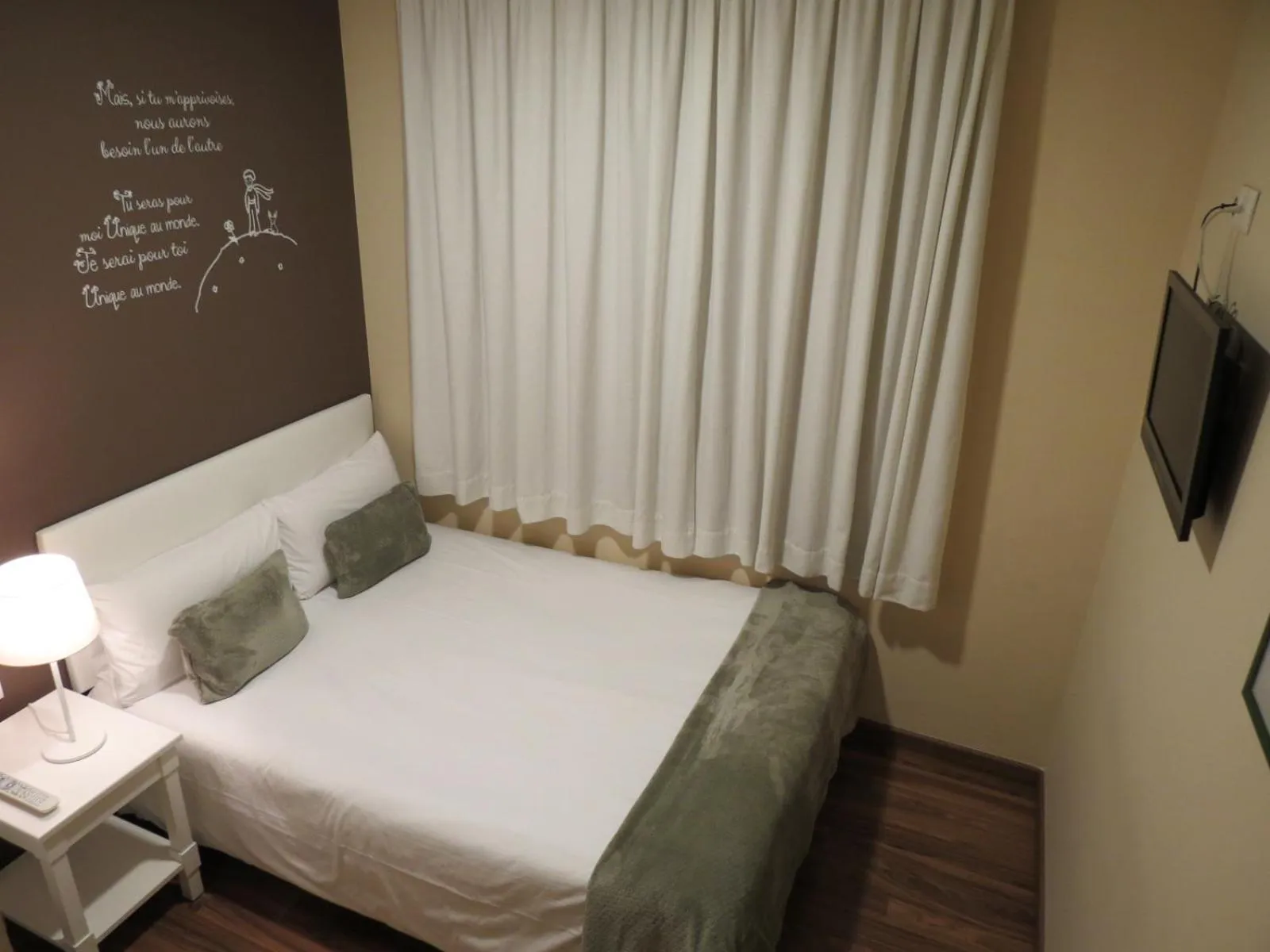 Bed in Hostal Petit Príncep