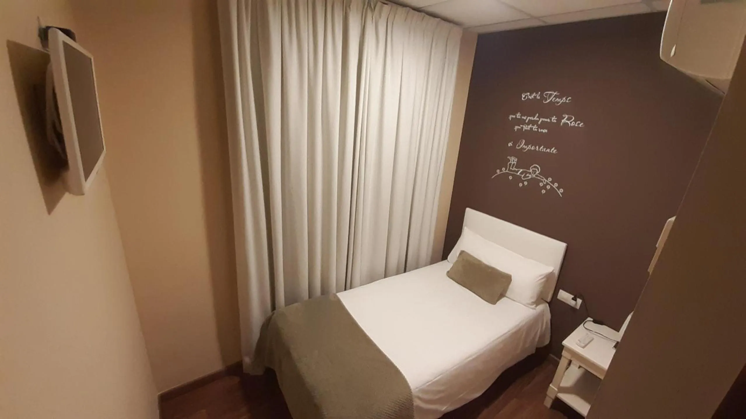 Bed in Hostal Petit Príncep