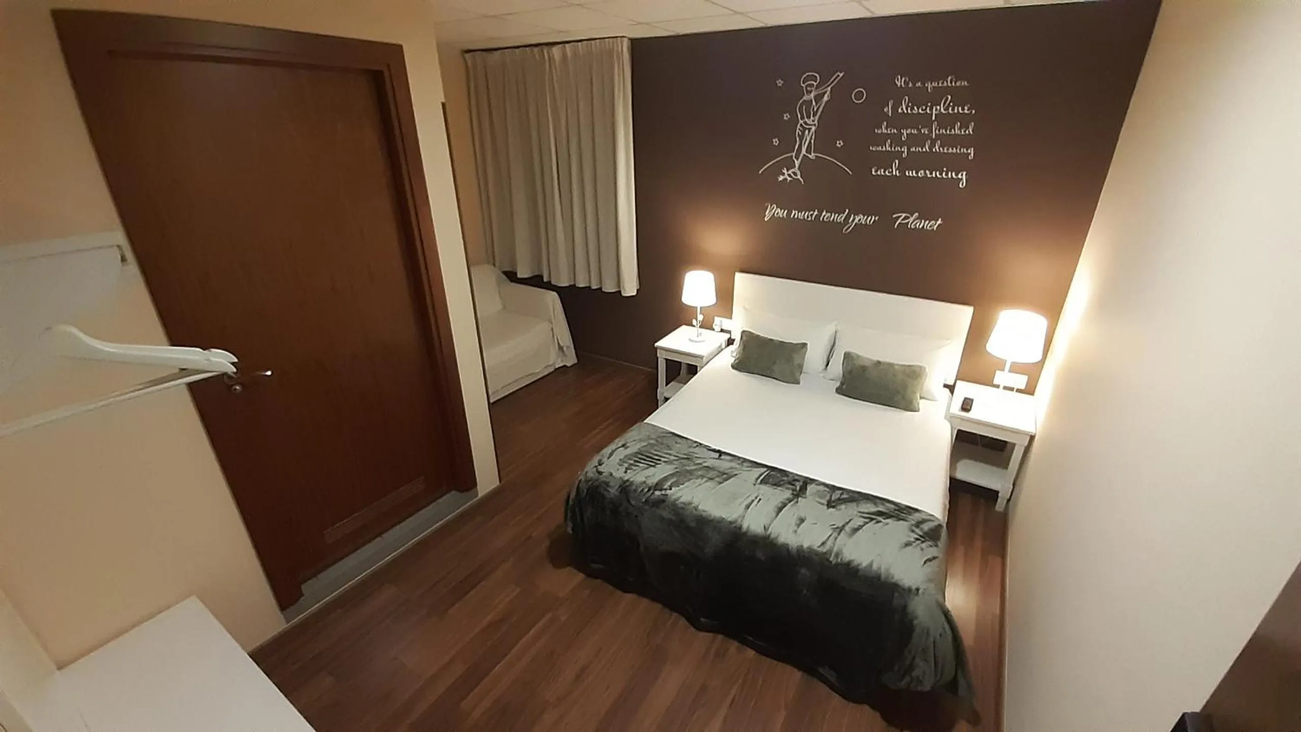 Bed in Hostal Petit Príncep