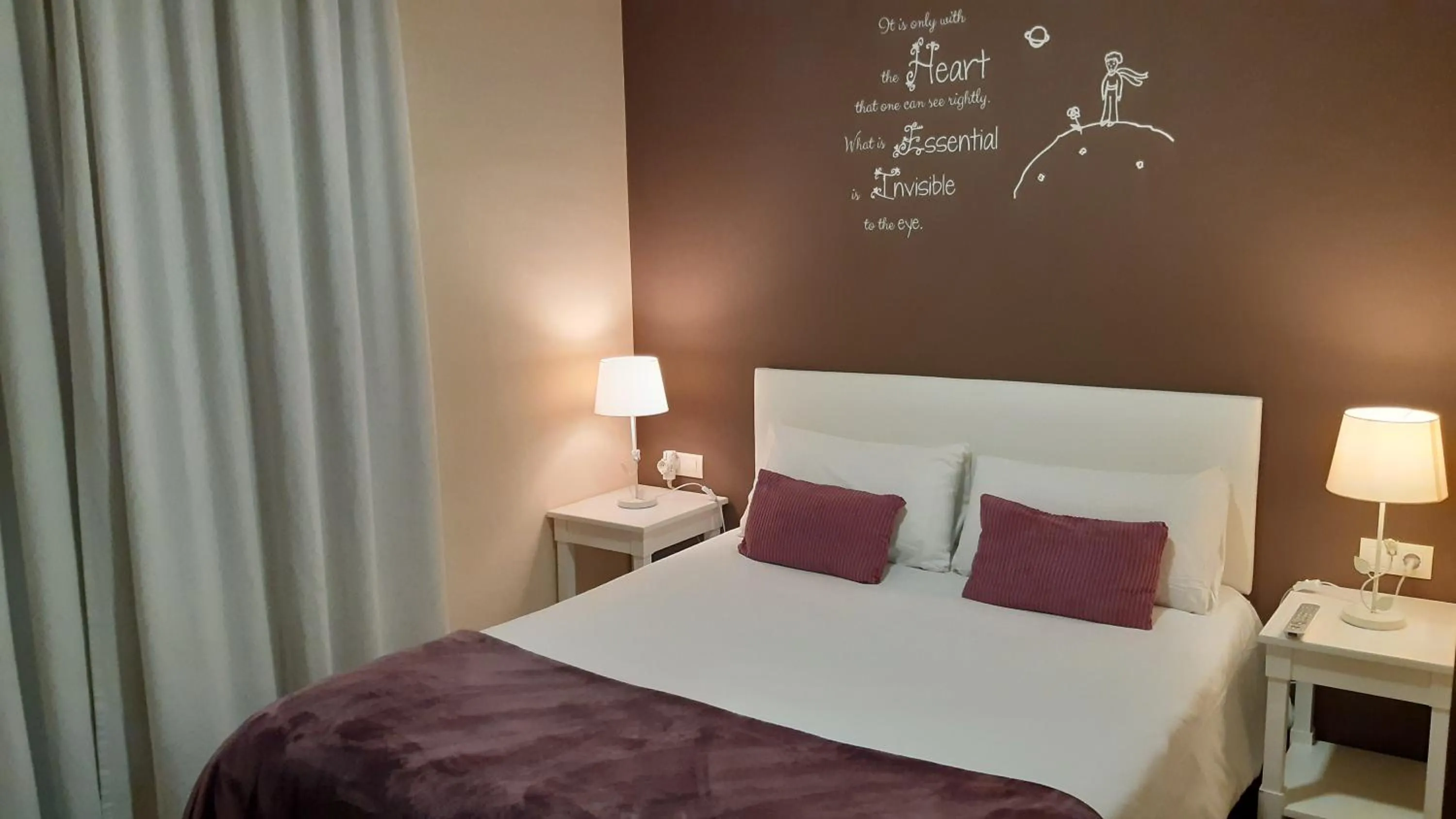 Bed in Hostal Petit Príncep