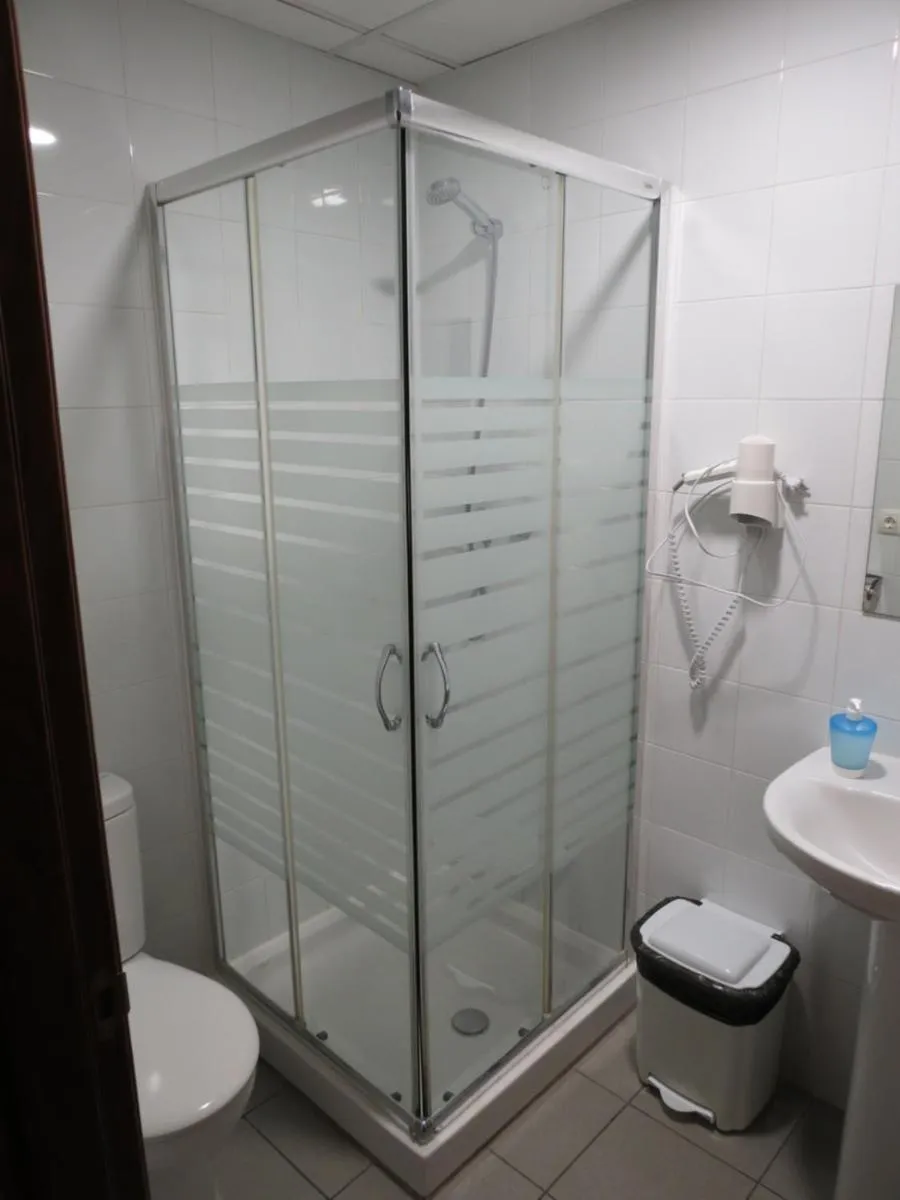 Shower in Hostal Petit Príncep