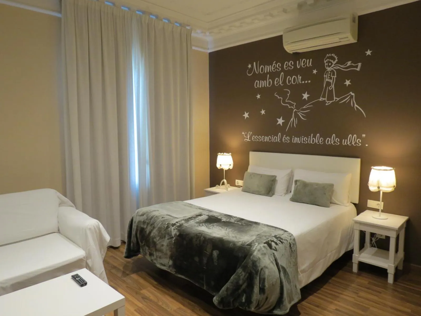 Bed in Hostal Petit Príncep