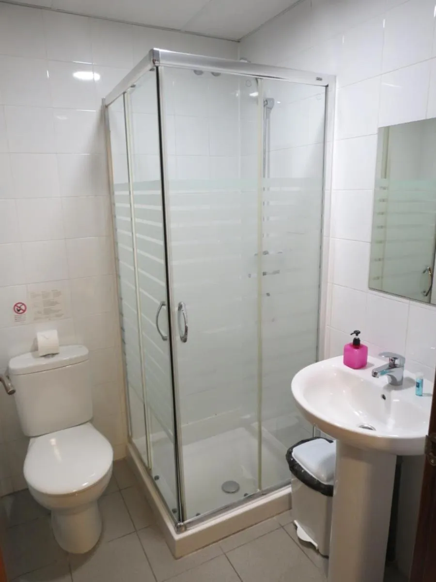 Shower in Hostal Petit Príncep