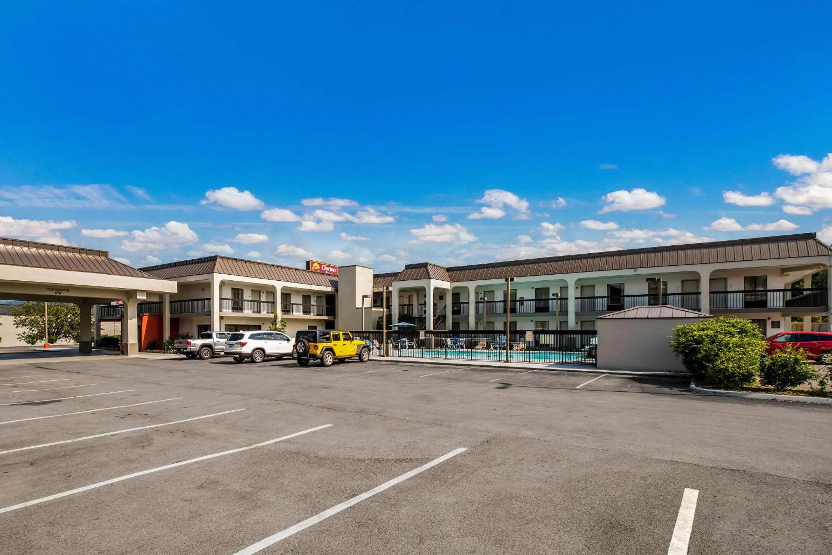 Property building in Clarion Inn Cleveland near University