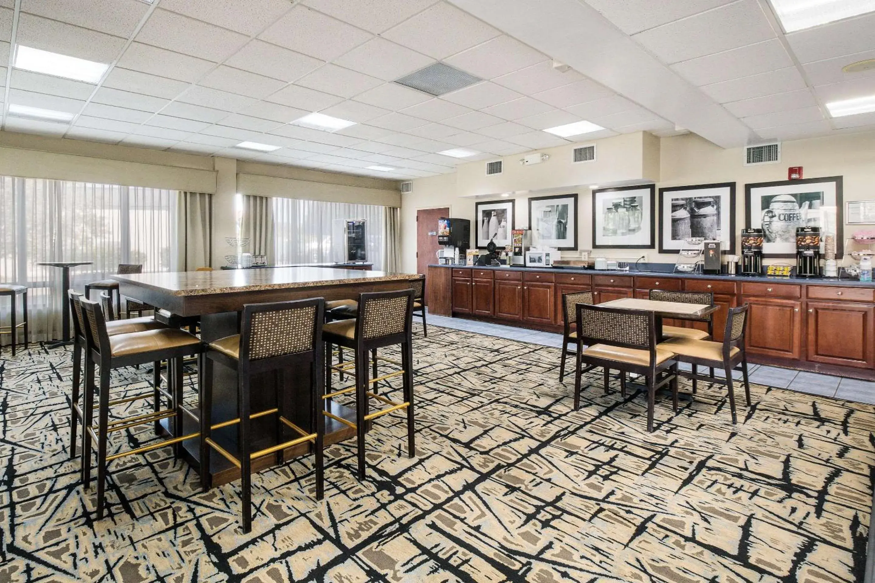 Breakfast in Clarion Inn Cleveland near University Breakfast in Clarion Inn Cleveland near University