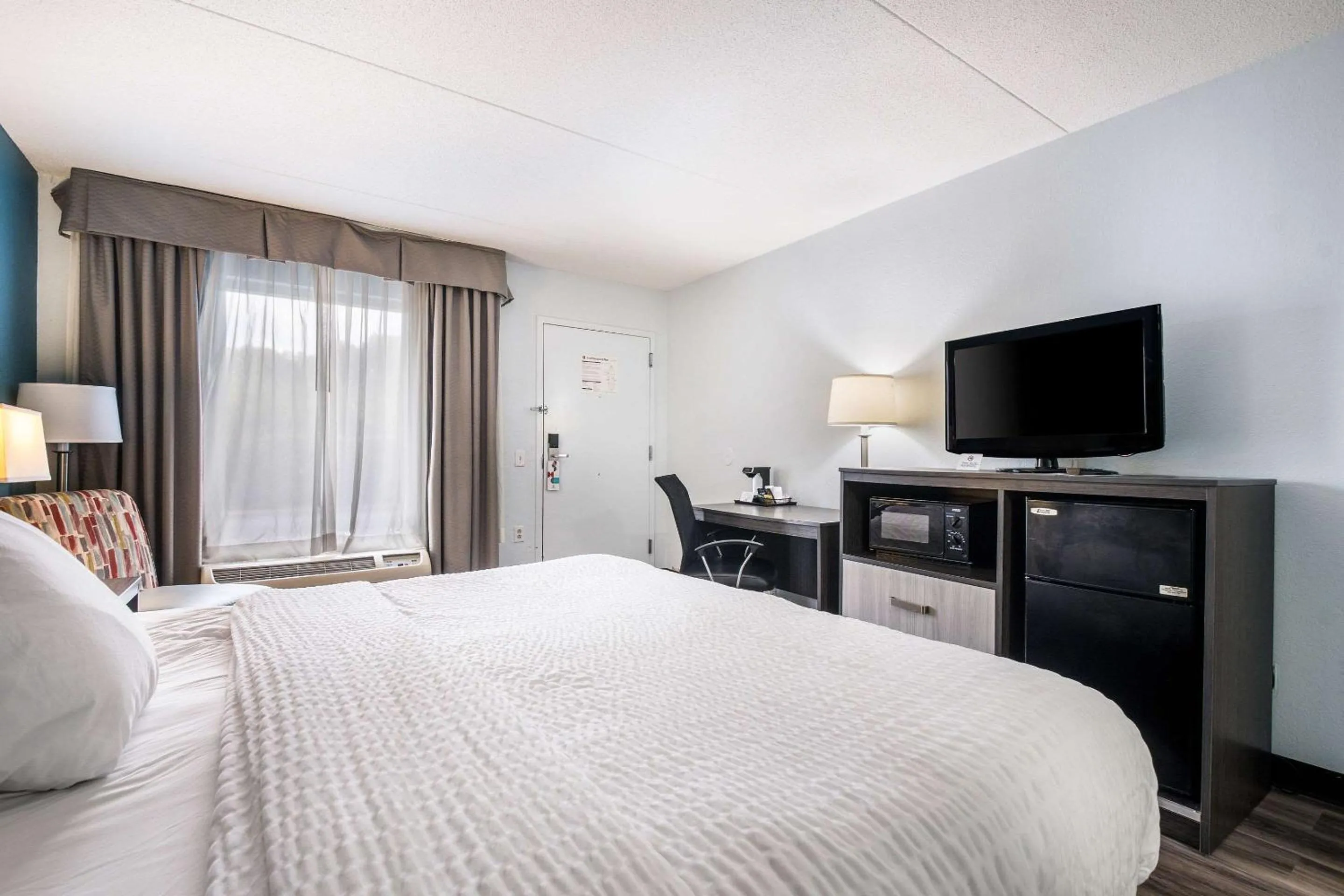 Bedroom, Bed in Clarion Inn Cleveland near University