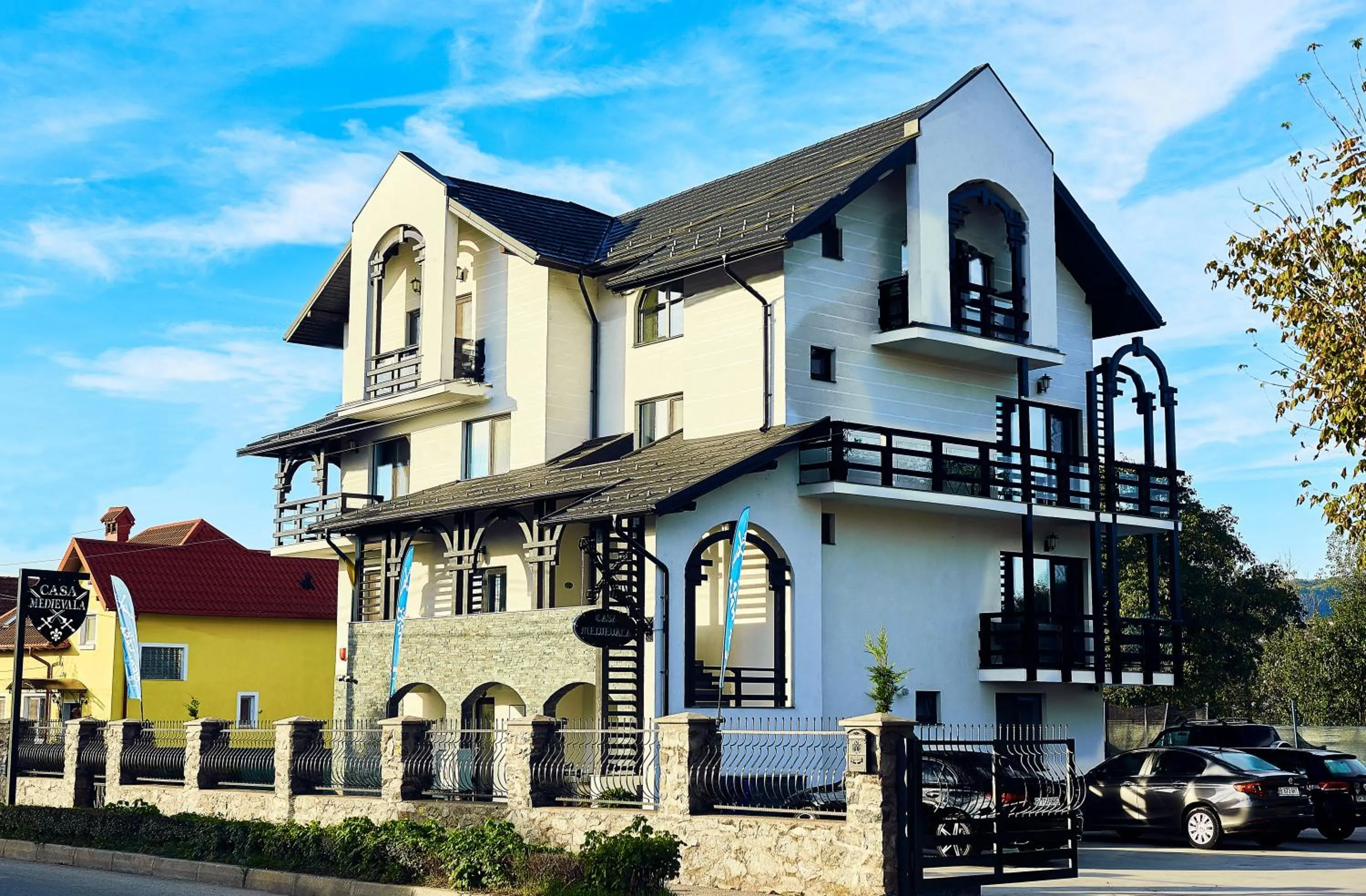 Property building in Boutique Hotel Casa Medievala