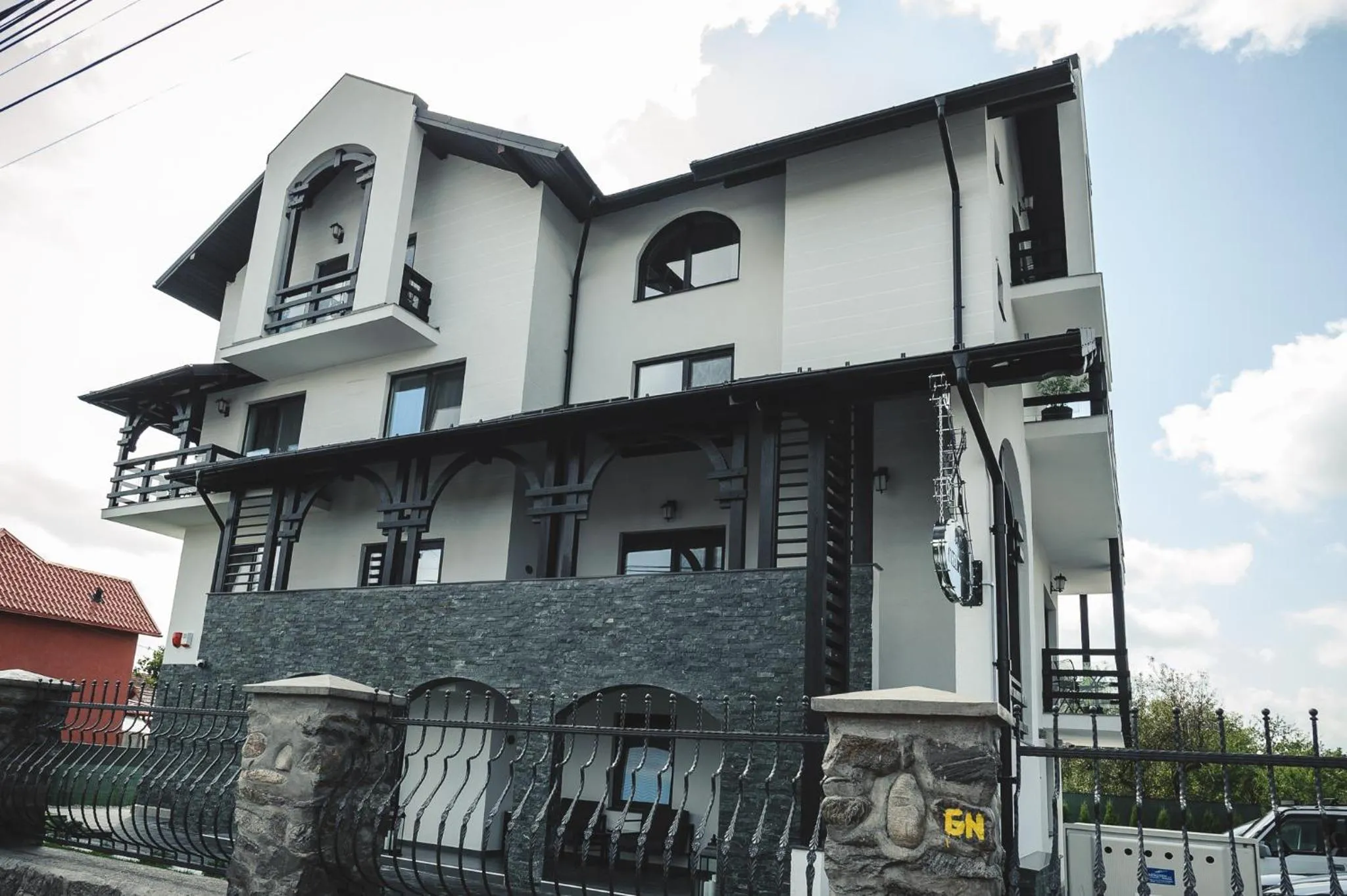 Property building in Boutique Hotel Casa Medievala