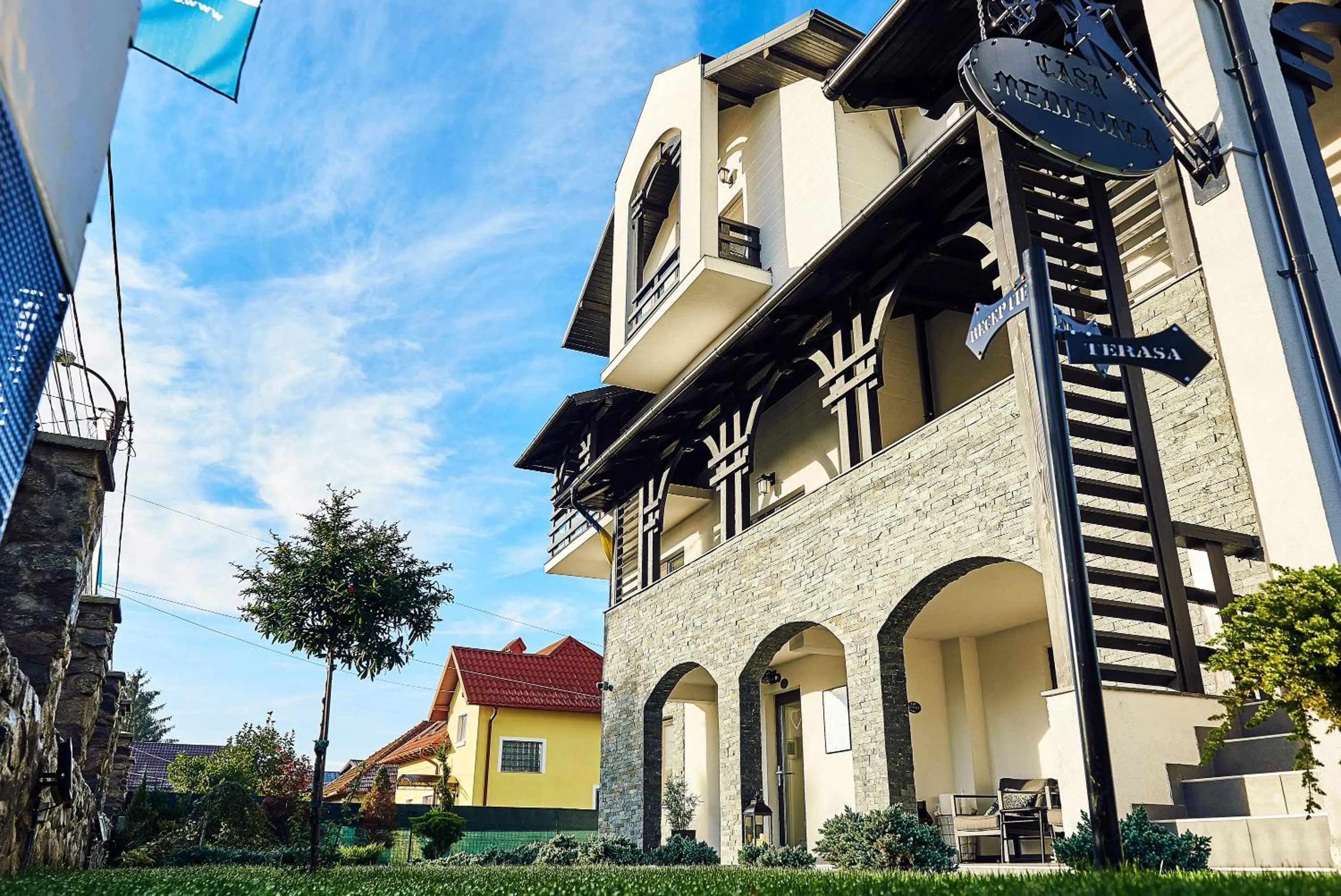 Property building in Boutique Hotel Casa Medievala
