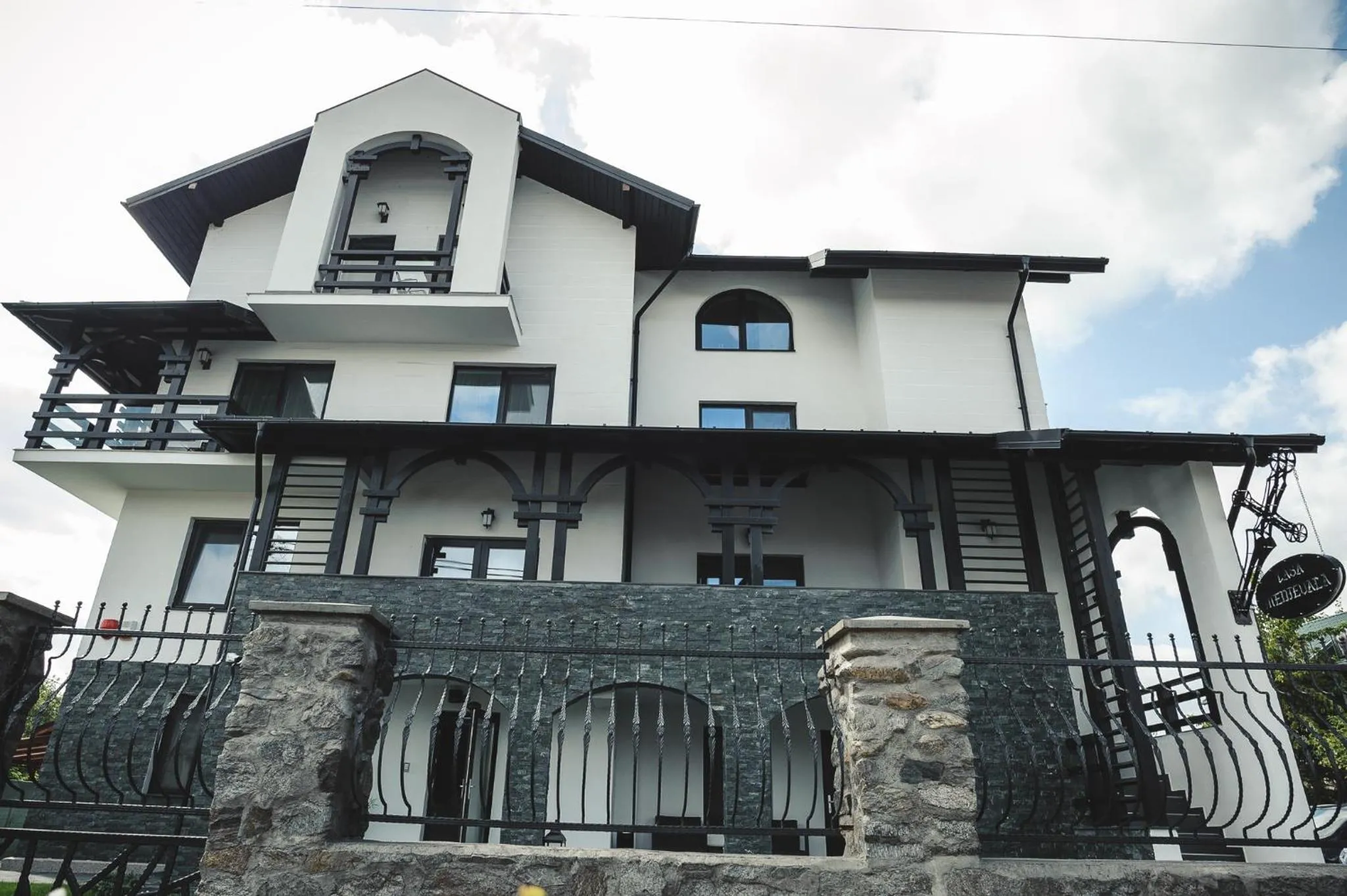 Property building in Boutique Hotel Casa Medievala