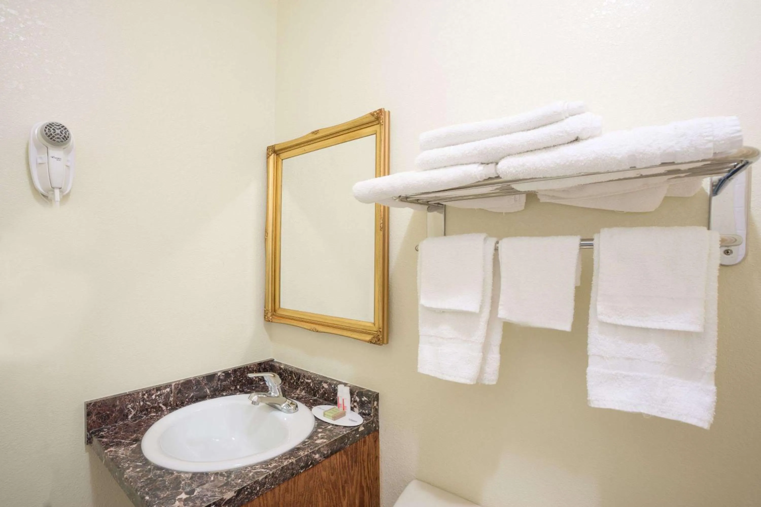 Photo of the whole room in The Hillside Hotel