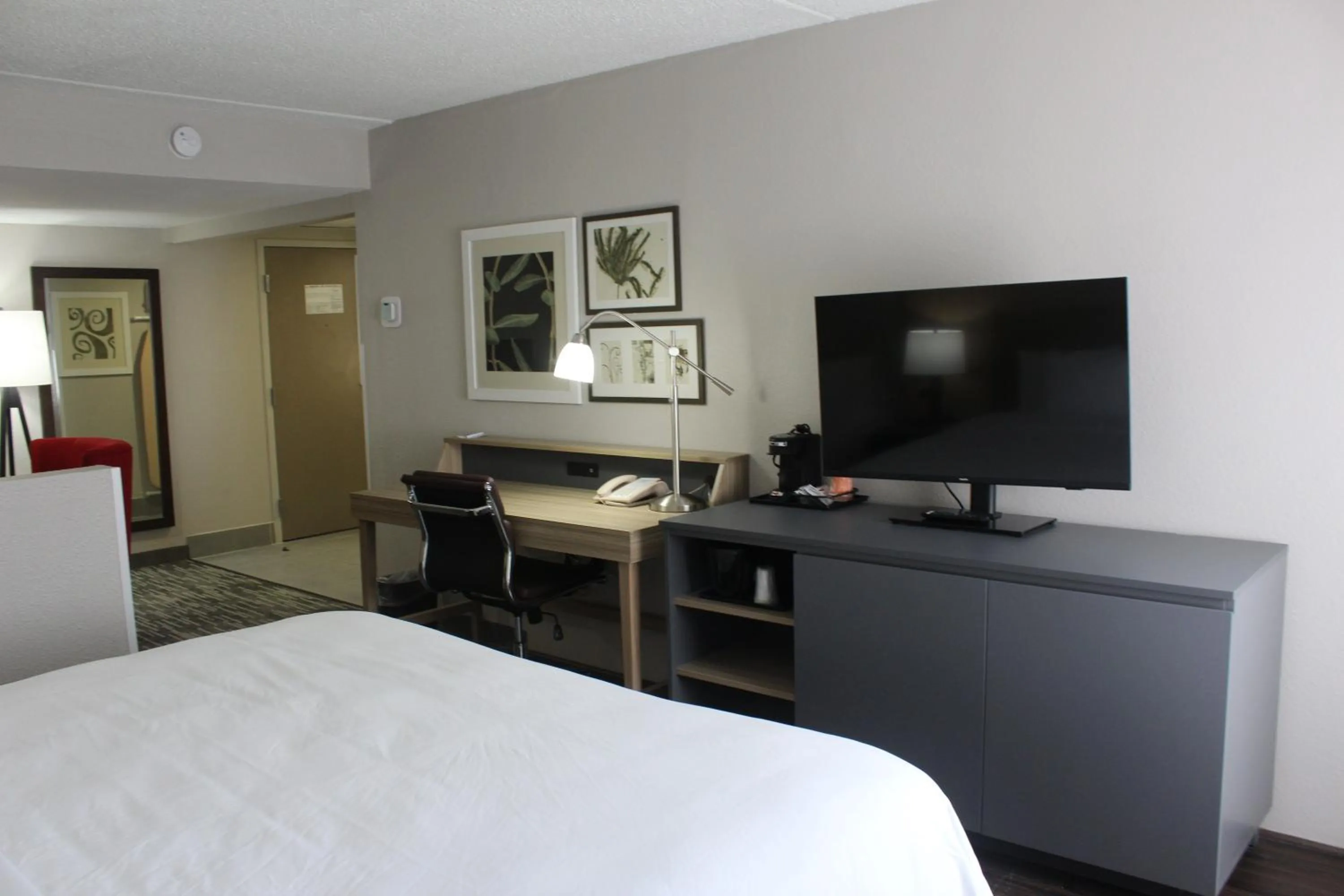 Bedroom, Bed in Country Inn & Suites by Radisson, Dunbar - Charleston