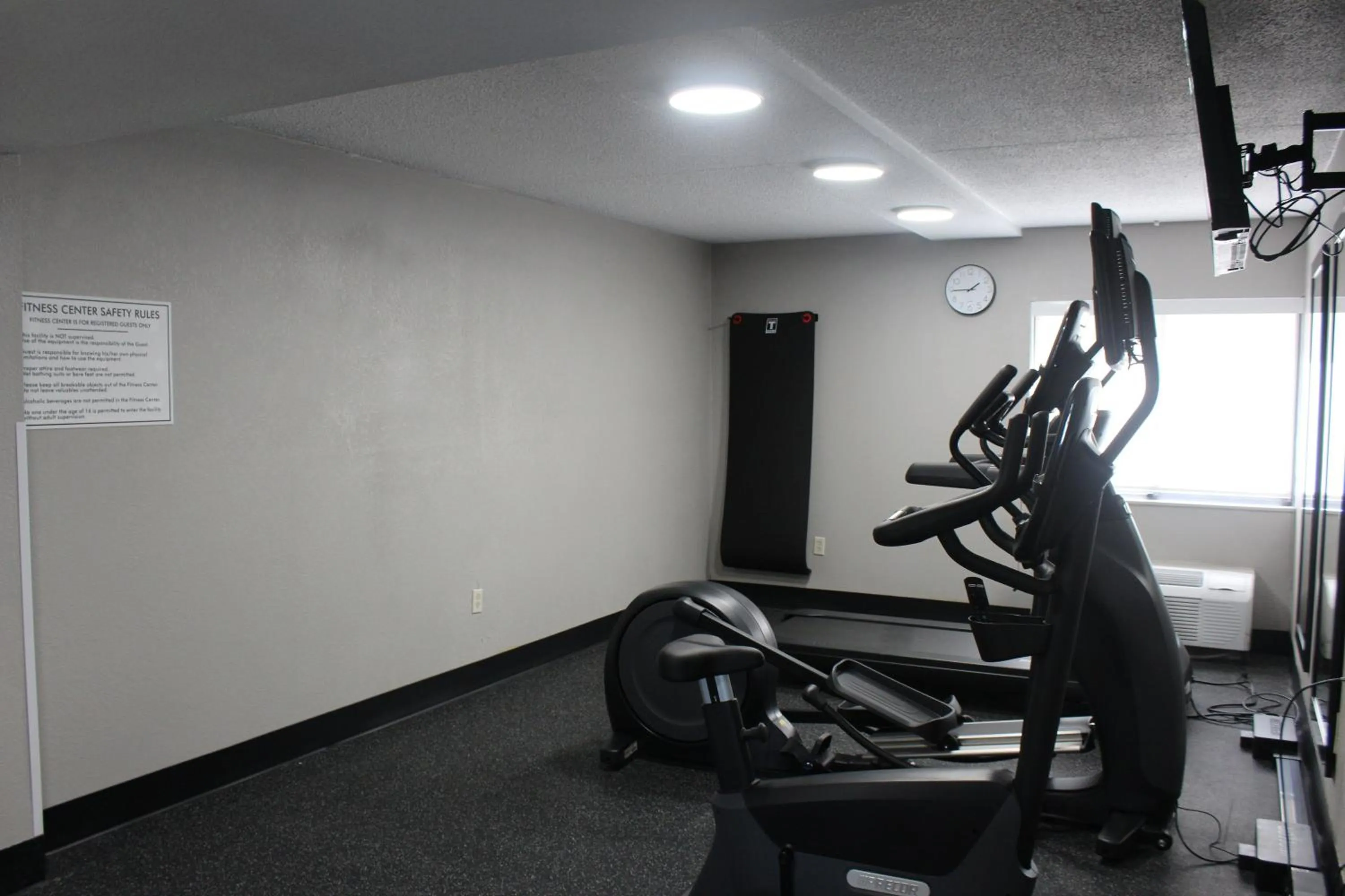 Fitness centre/facilities in Country Inn & Suites by Radisson, Dunbar - Charleston
