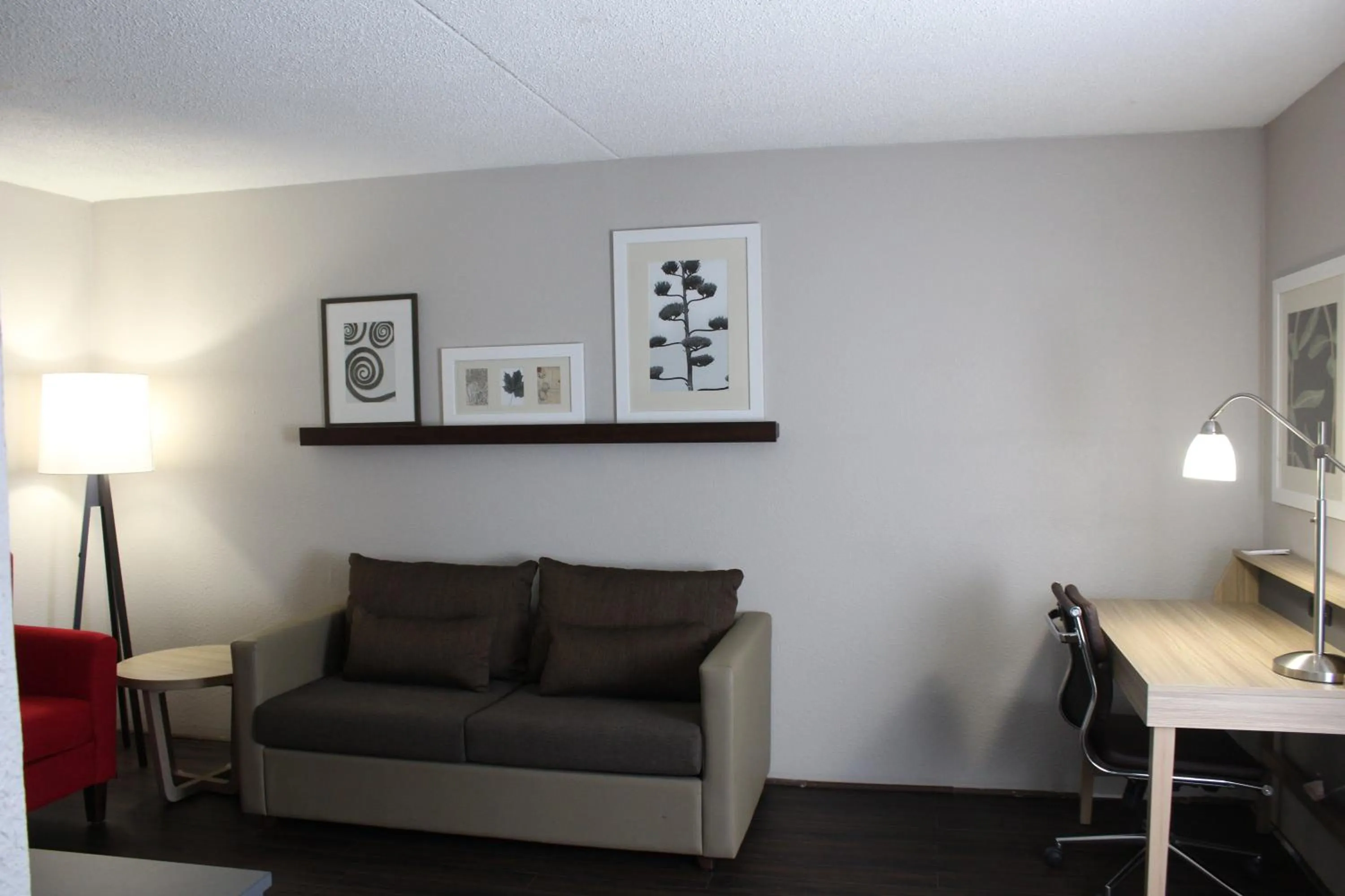 Seating area in Country Inn & Suites by Radisson, Dunbar - Charleston