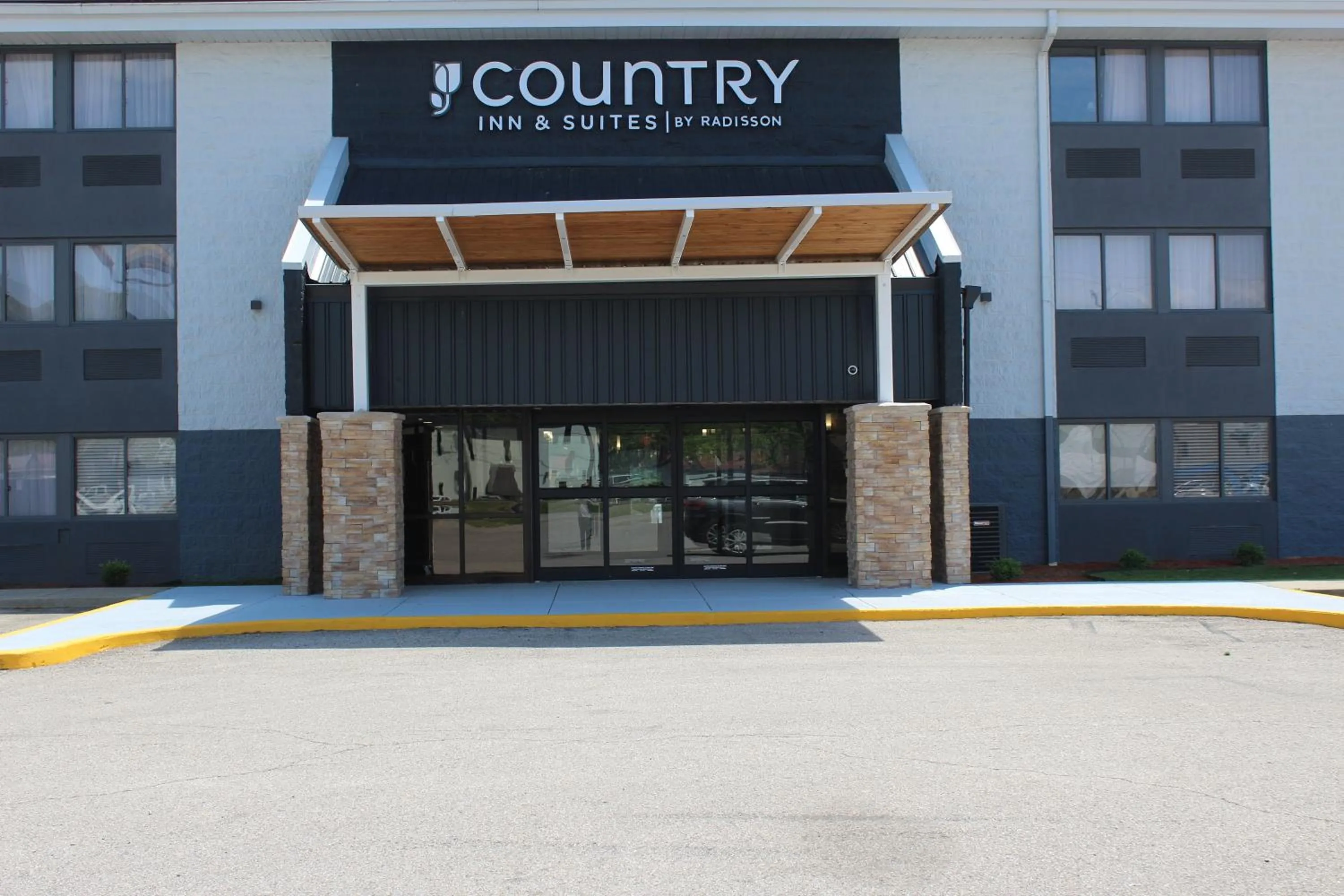 Property building in Country Inn & Suites by Radisson, Dunbar - Charleston