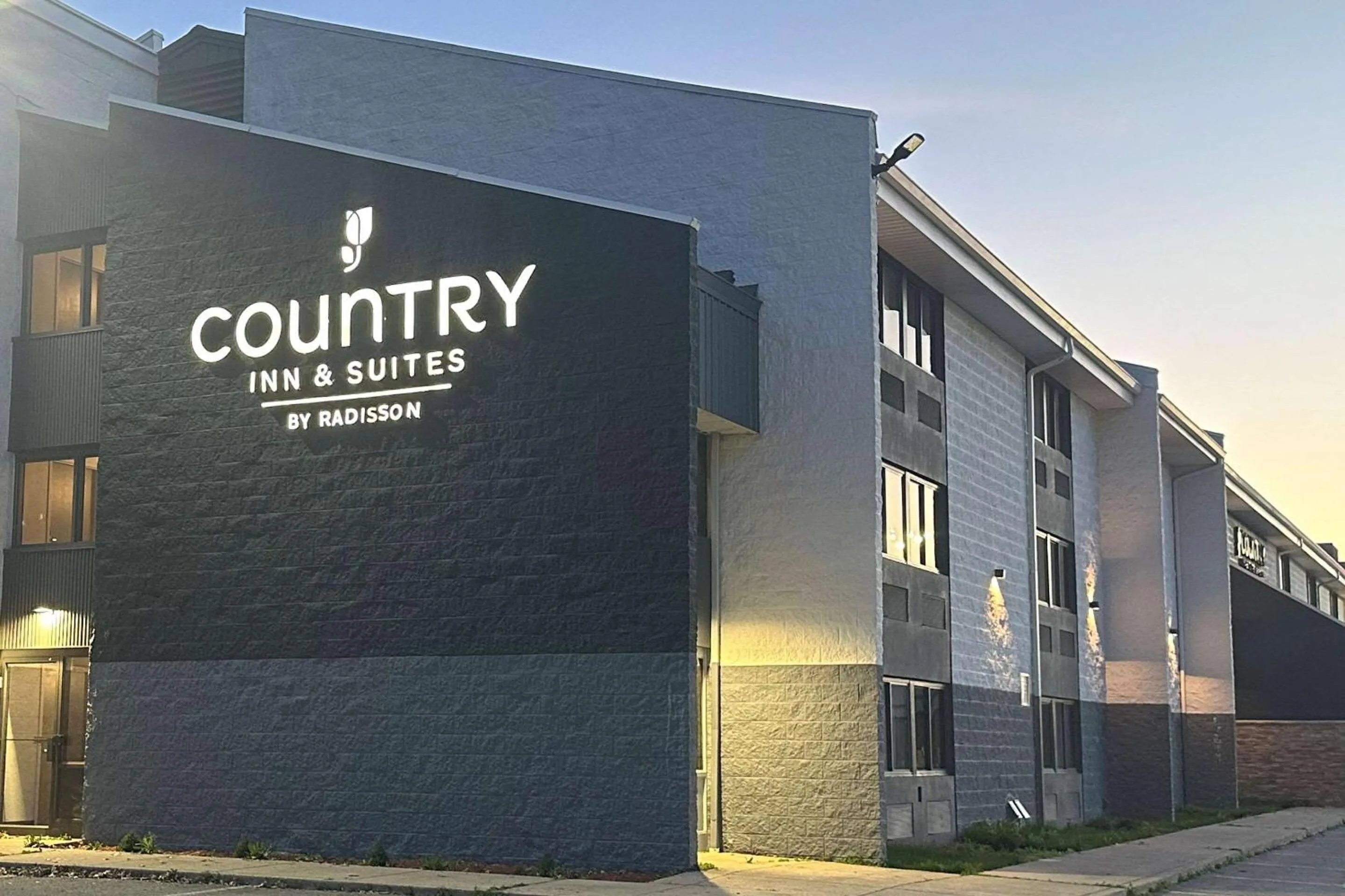 Property building in Country Inn & Suites by Radisson, Dunbar - Charleston