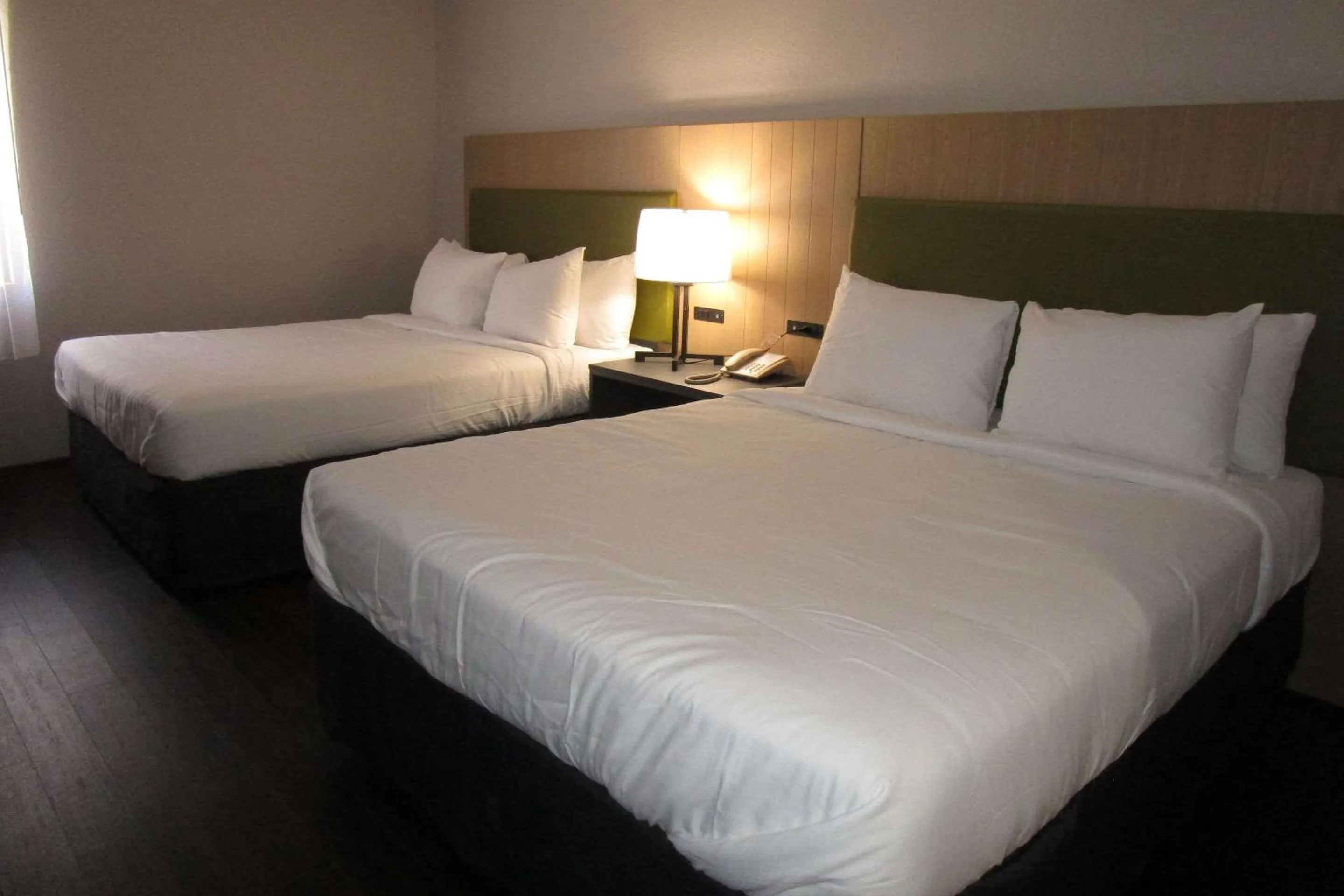 Bedroom, Bed in Country Inn & Suites by Radisson, Dunbar - Charleston