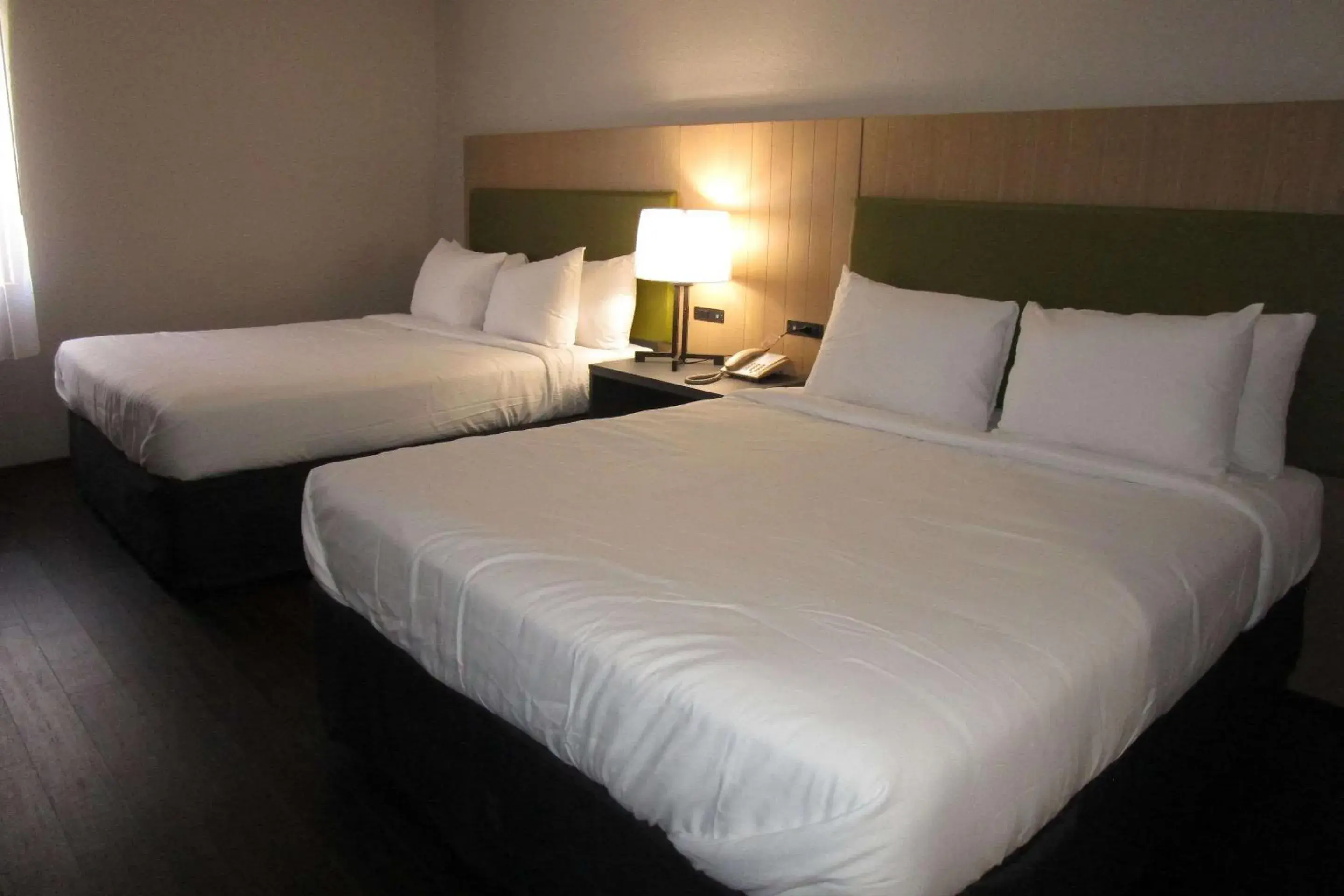 Bedroom, Bed in Country Inn & Suites by Radisson, Dunbar - Charleston Bedroom, Bed in Country Inn & Suites by Radisson, Dunbar - Charleston