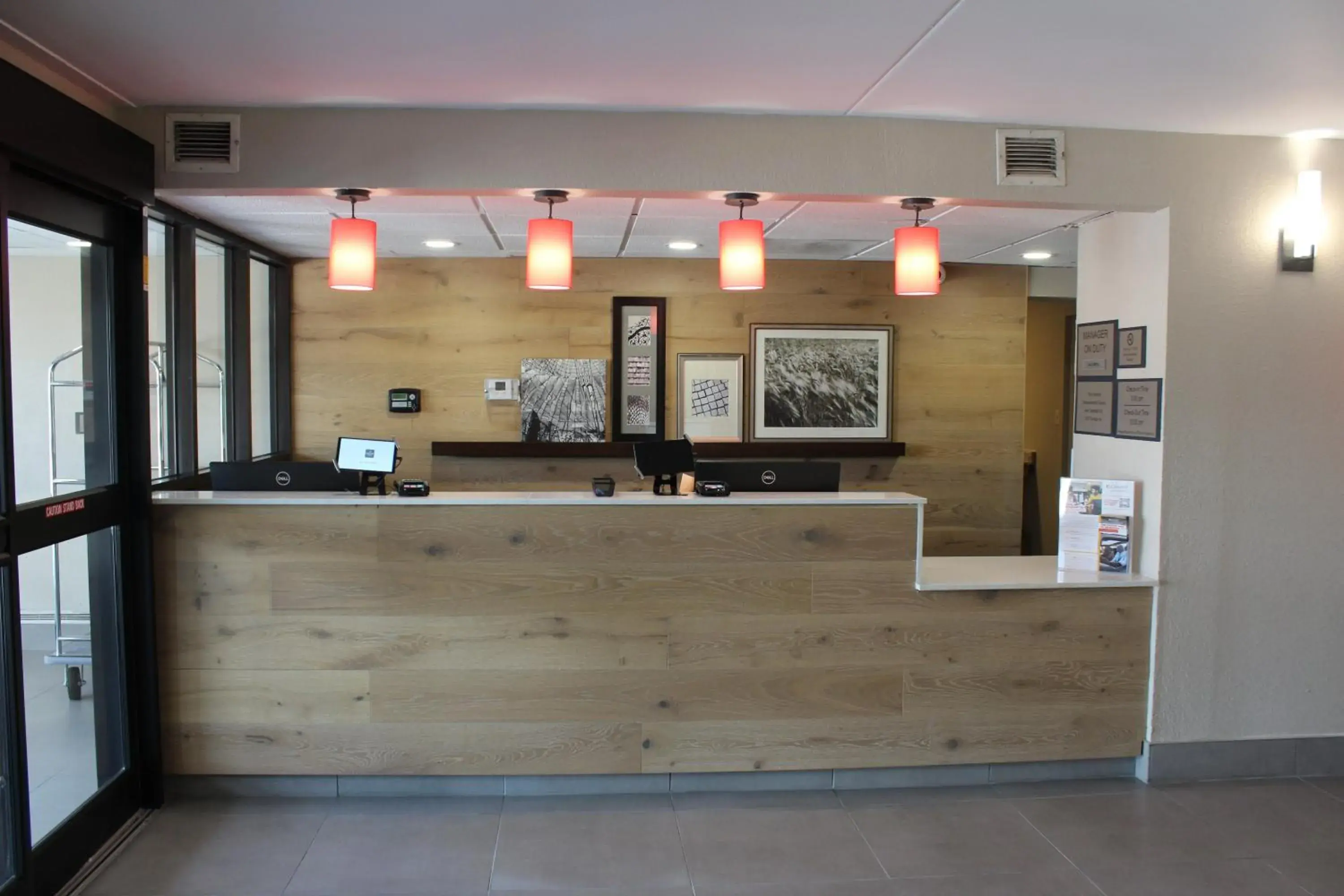 Lobby or reception in Country Inn & Suites by Radisson, Dunbar - Charleston Lobby or reception in Country Inn & Suites by Radisson, Dunbar - Charleston